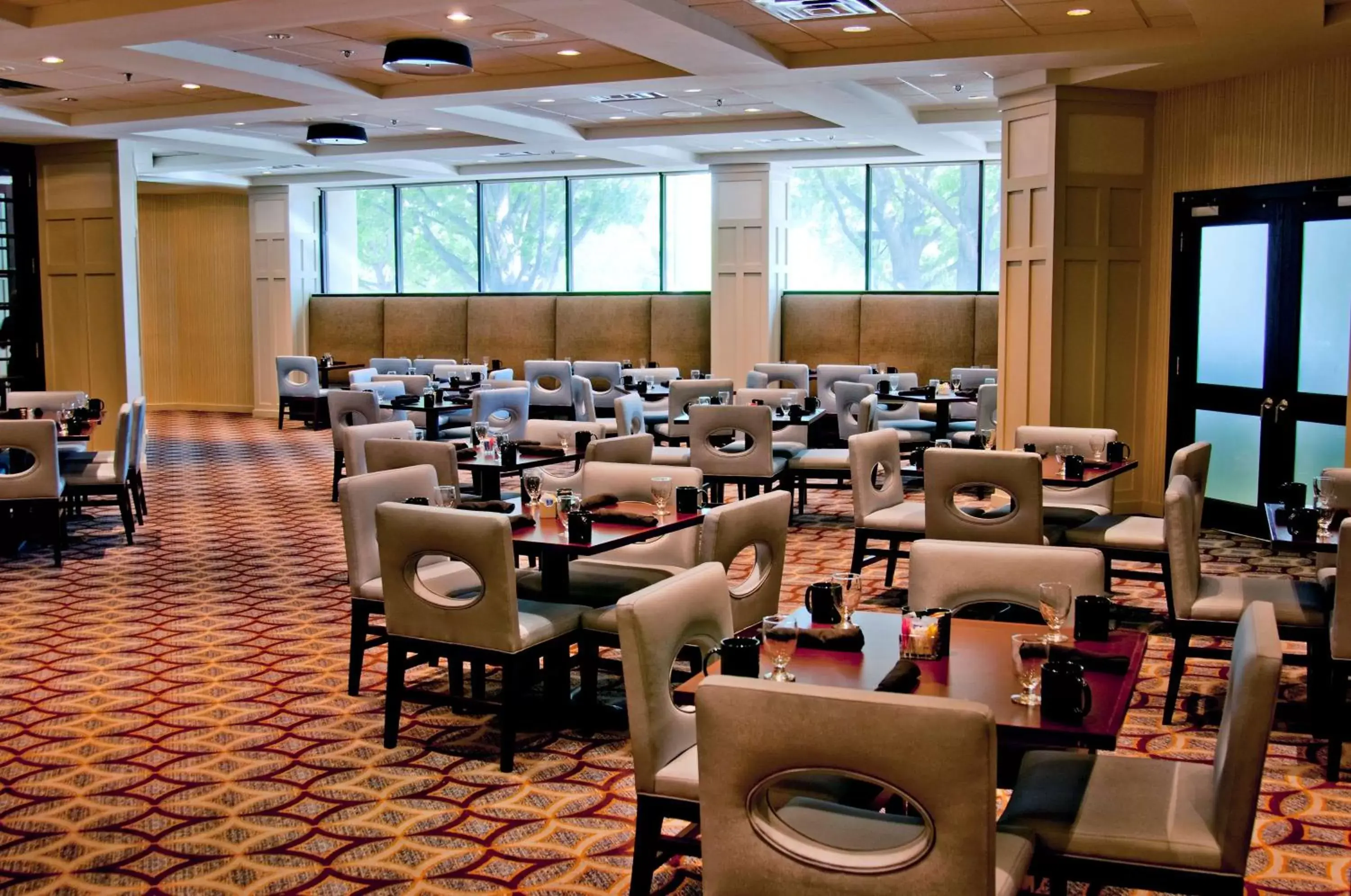 Restaurant/Places to Eat in Hilton Arlington