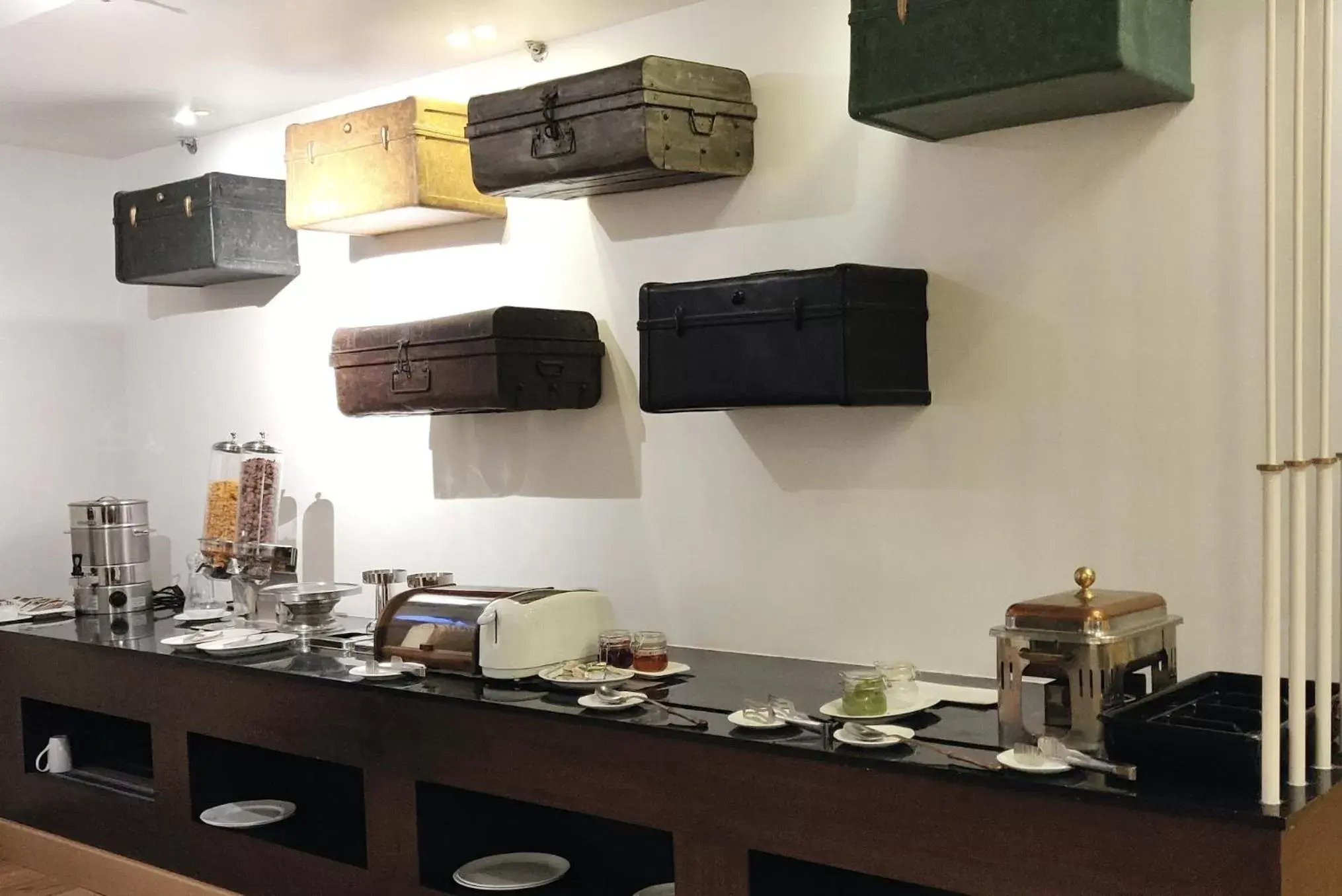 Restaurant/places to eat in Bloom Boutique l GK-1 Restaurant/places to eat in Bloom Boutique l GK-1