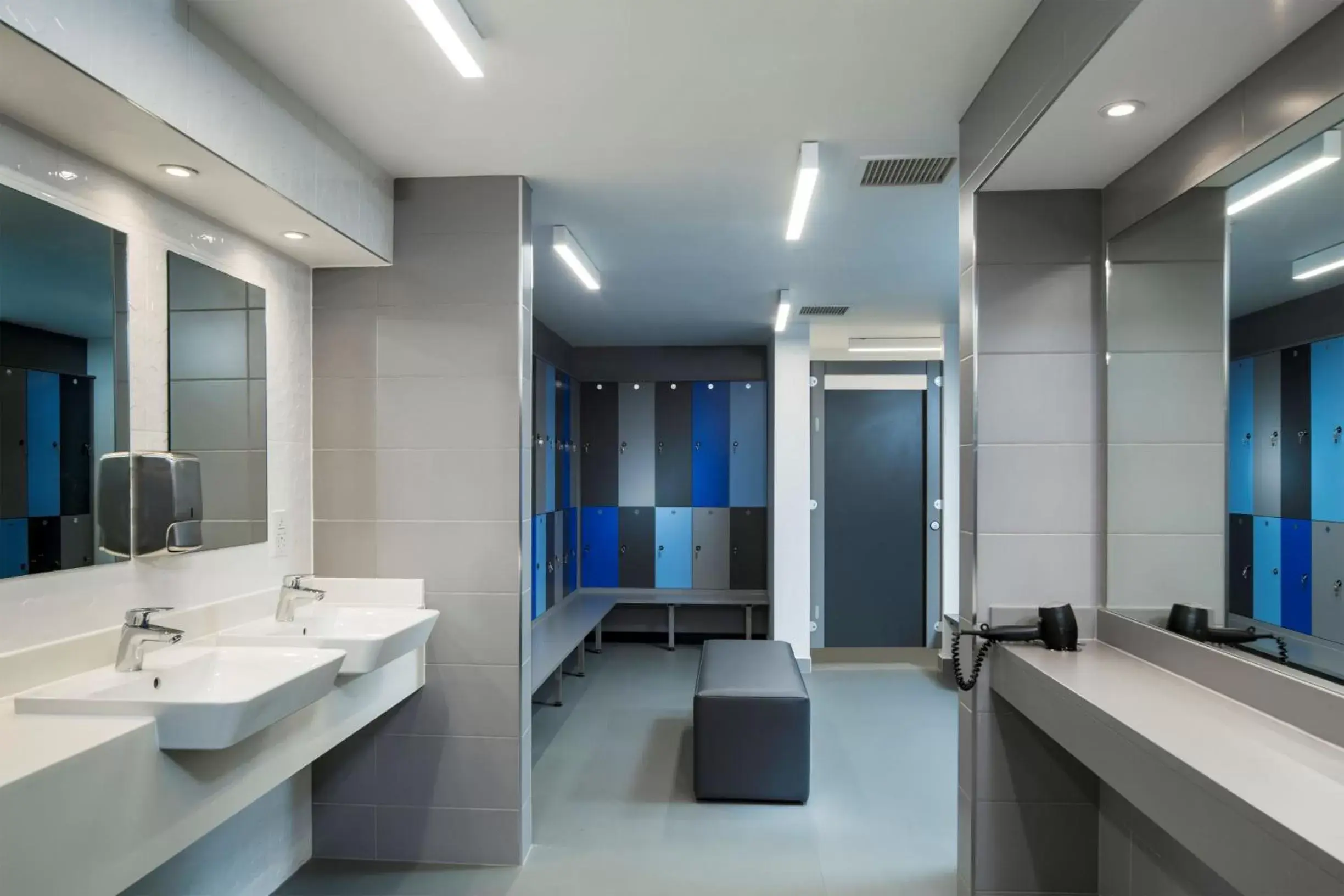 Fitness centre/facilities in Radisson Hotel and Conference Centre London Heathrow Fitness centre/facilities in Radisson Hotel and Conference Centre London Heathrow