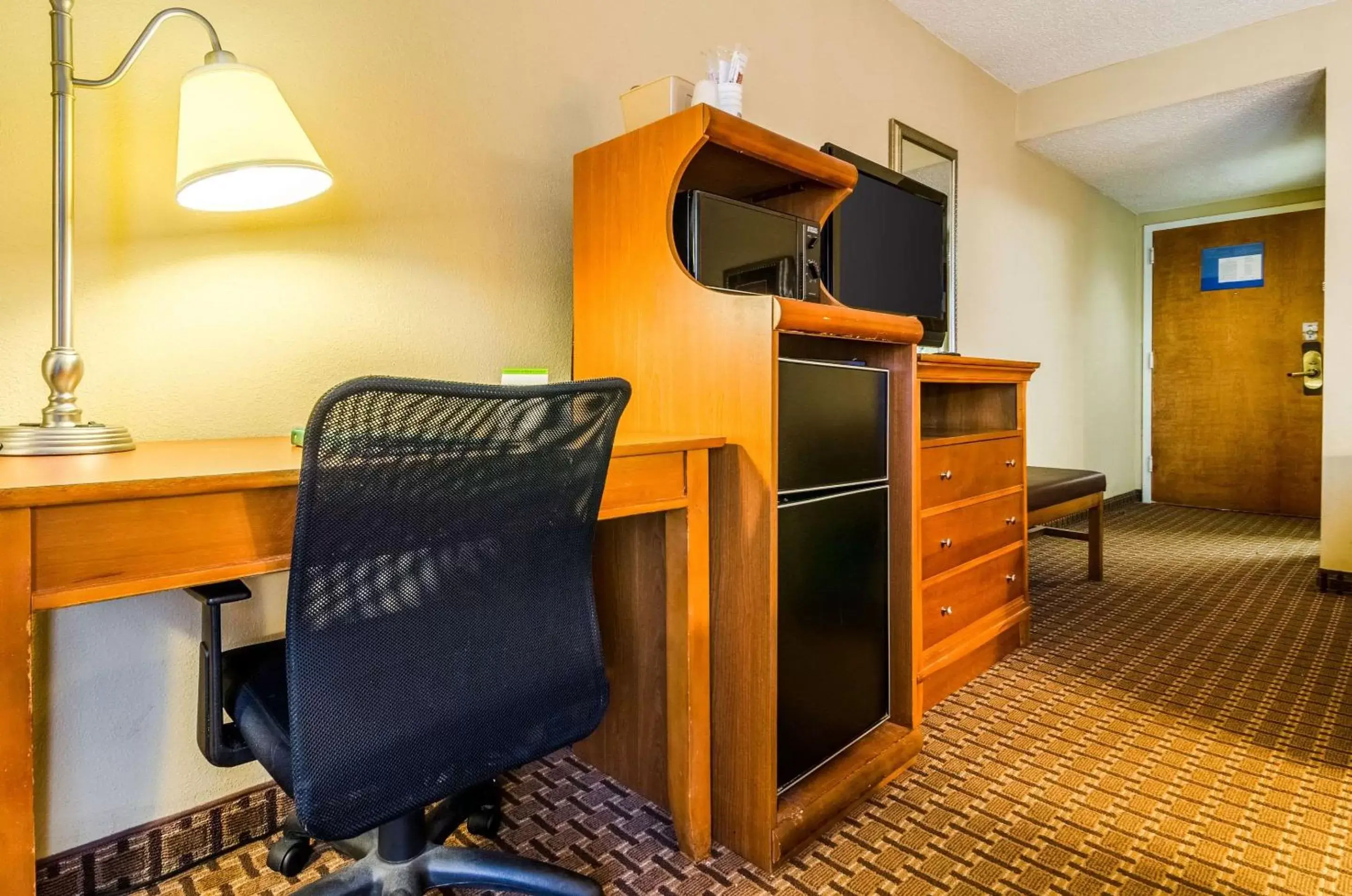 Photo of the whole room, TV/Entertainment Center in Quality Inn Lumberton