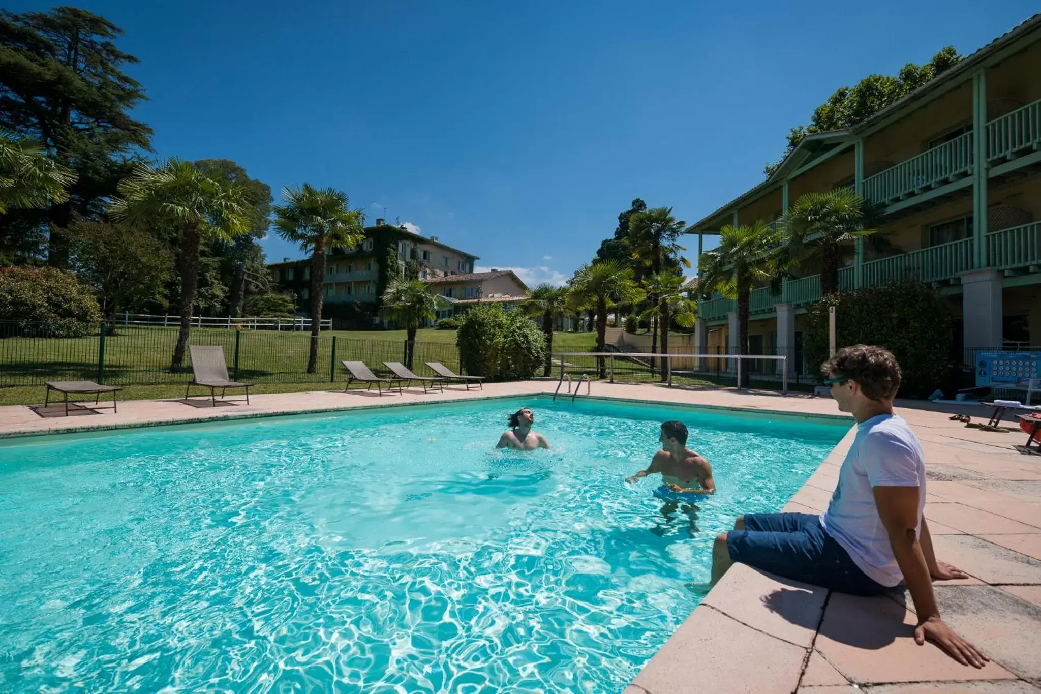 Pool view, Swimming Pool in Logis Domaine de Fompeyre