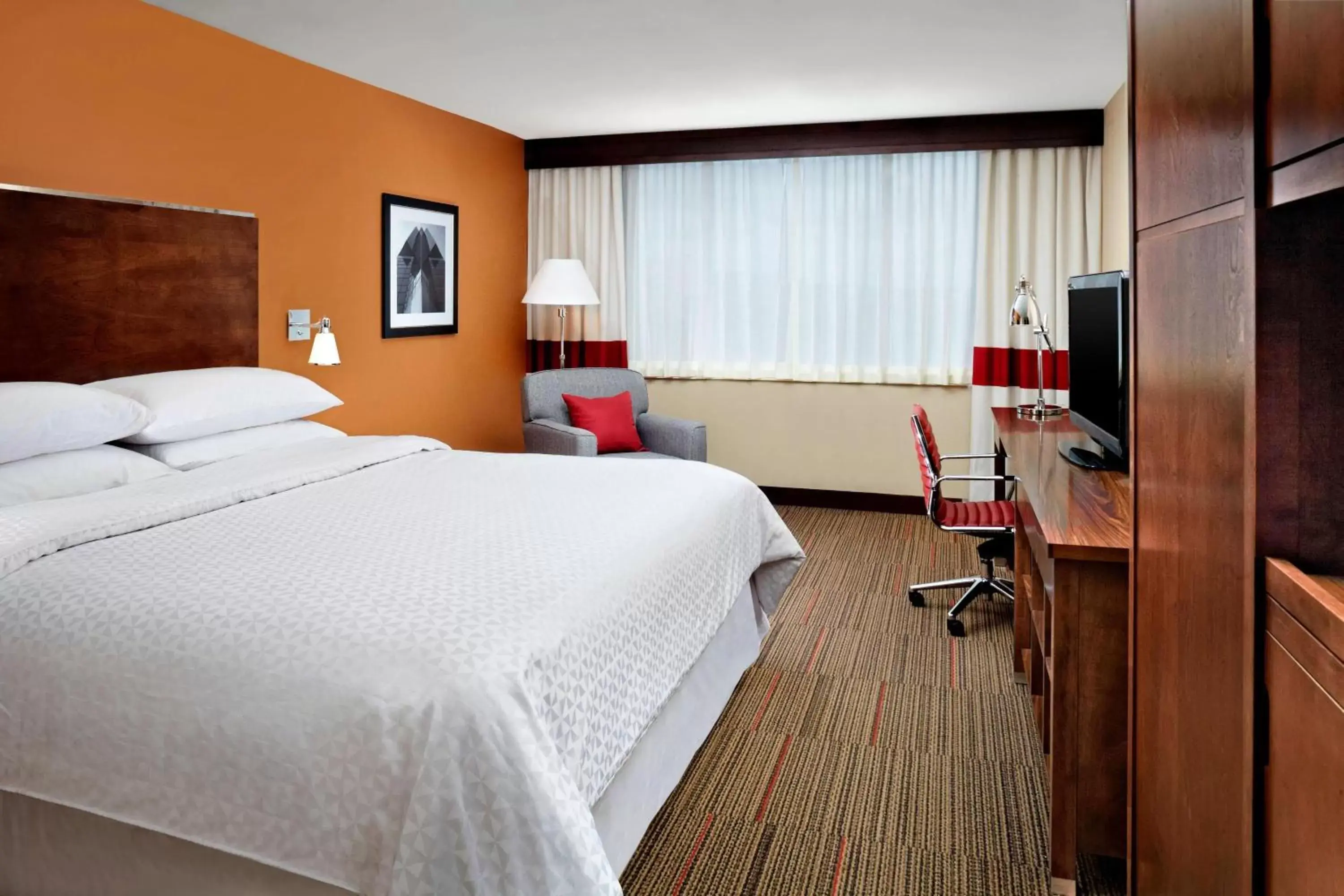 Photo of the whole room, Bed in Four Points by Sheraton Halifax