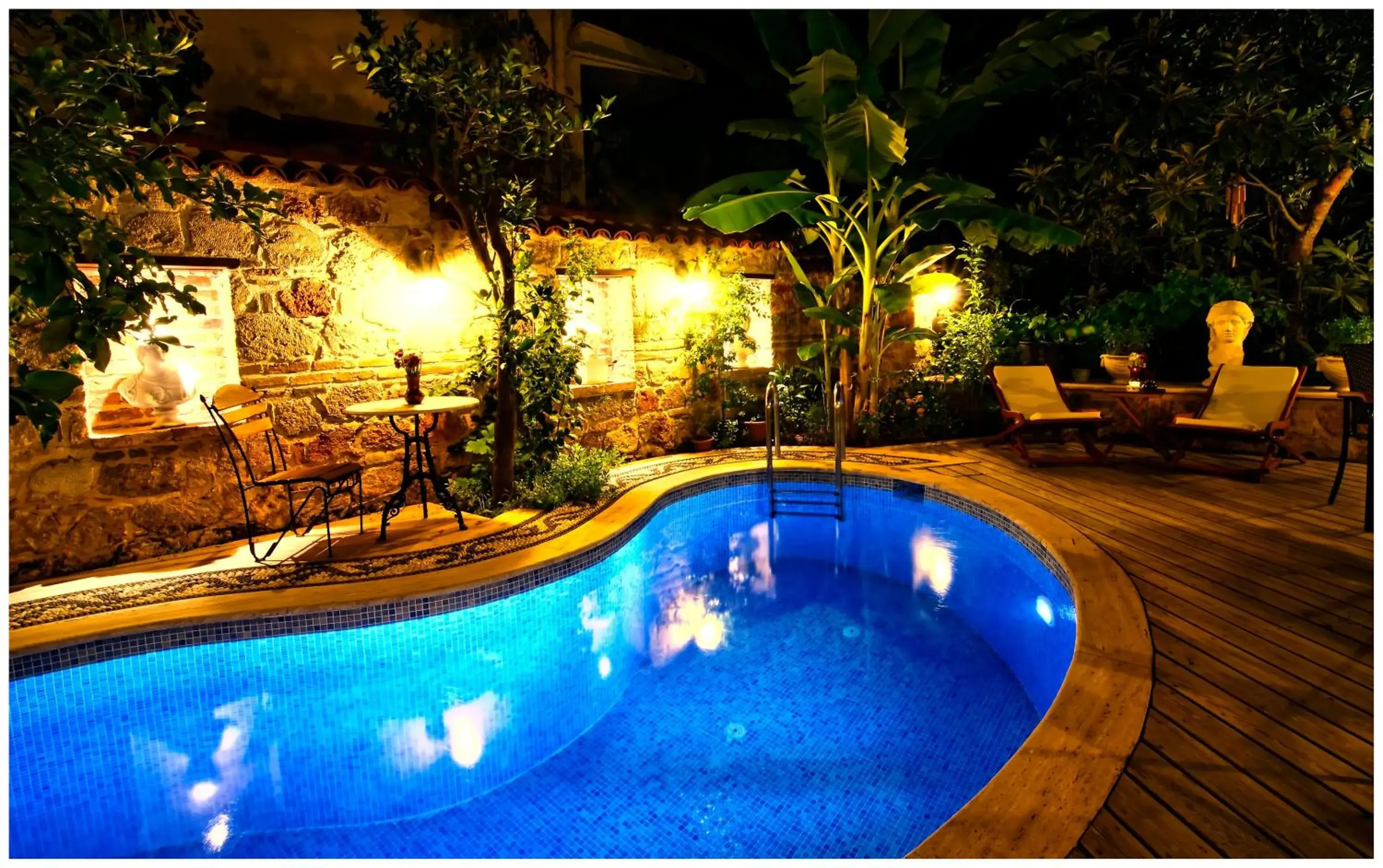 Swimming pool in Minyon Hotel Swimming pool in Minyon Hotel