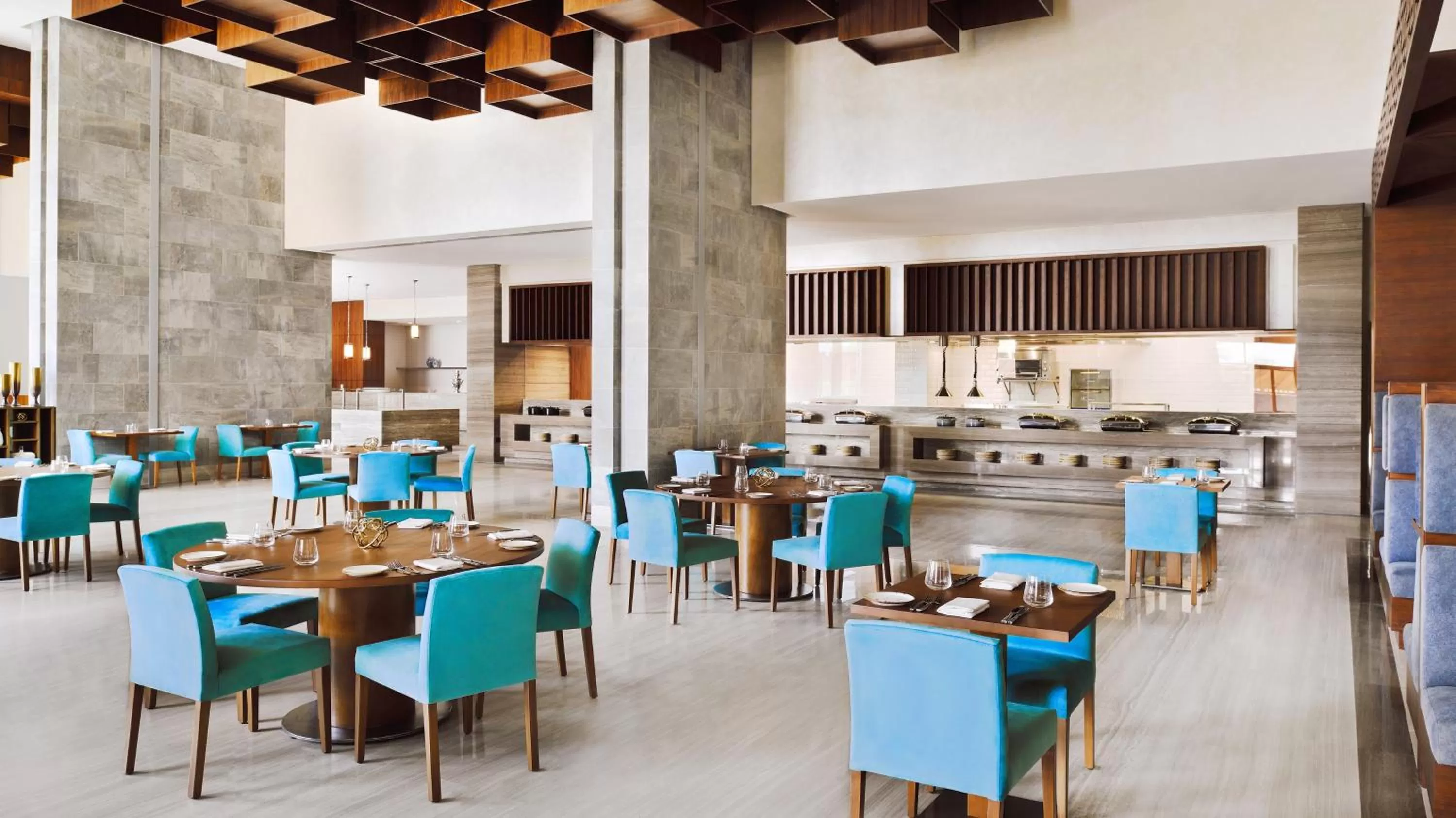 Restaurant/places to eat in Holiday Inn Dubai Al-Maktoum Airport by IHG