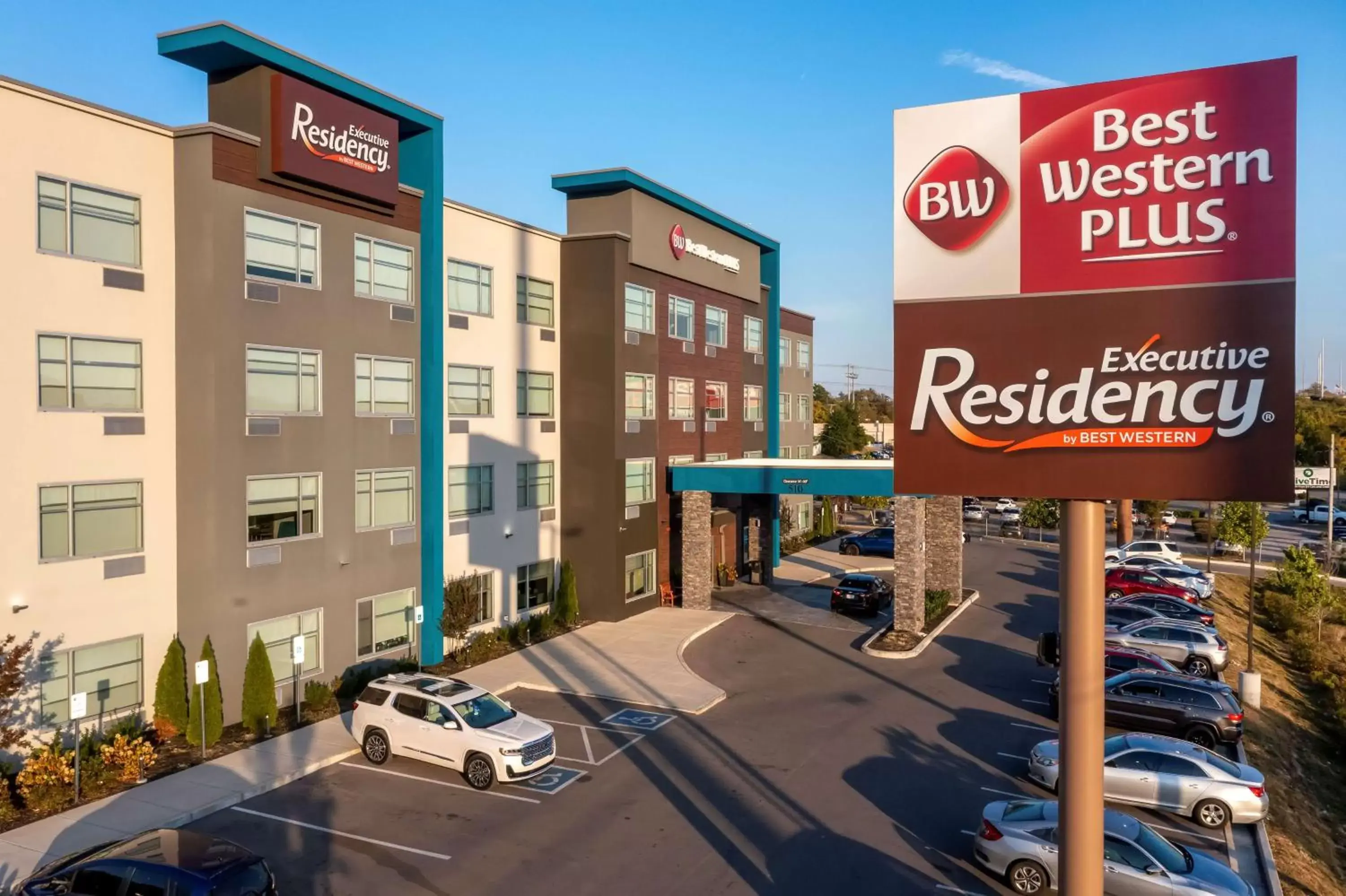 Property Building in Best Western Plus Executive Residency Antioch Inn