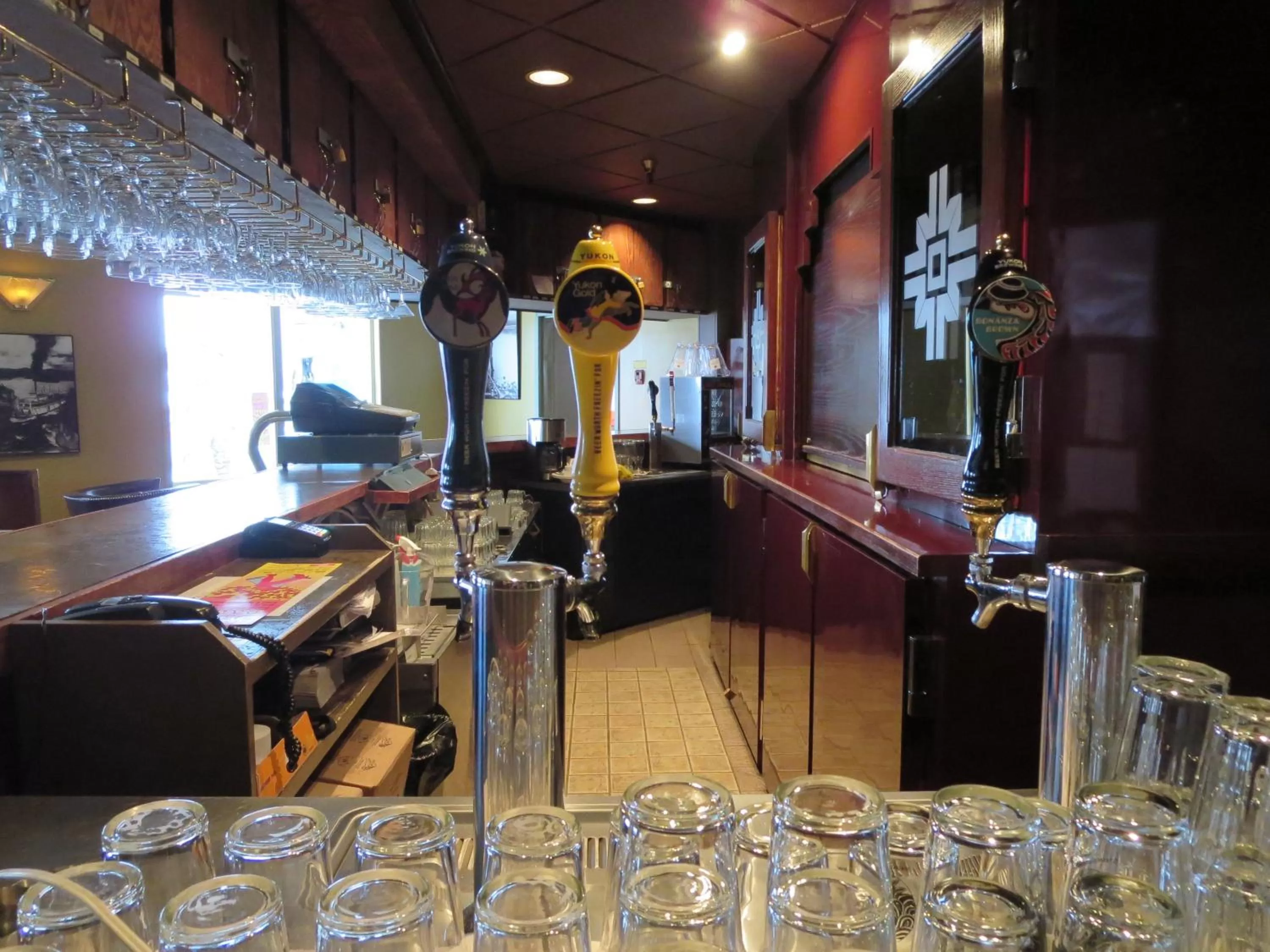 Lounge or bar in Town and Mountain Hotel