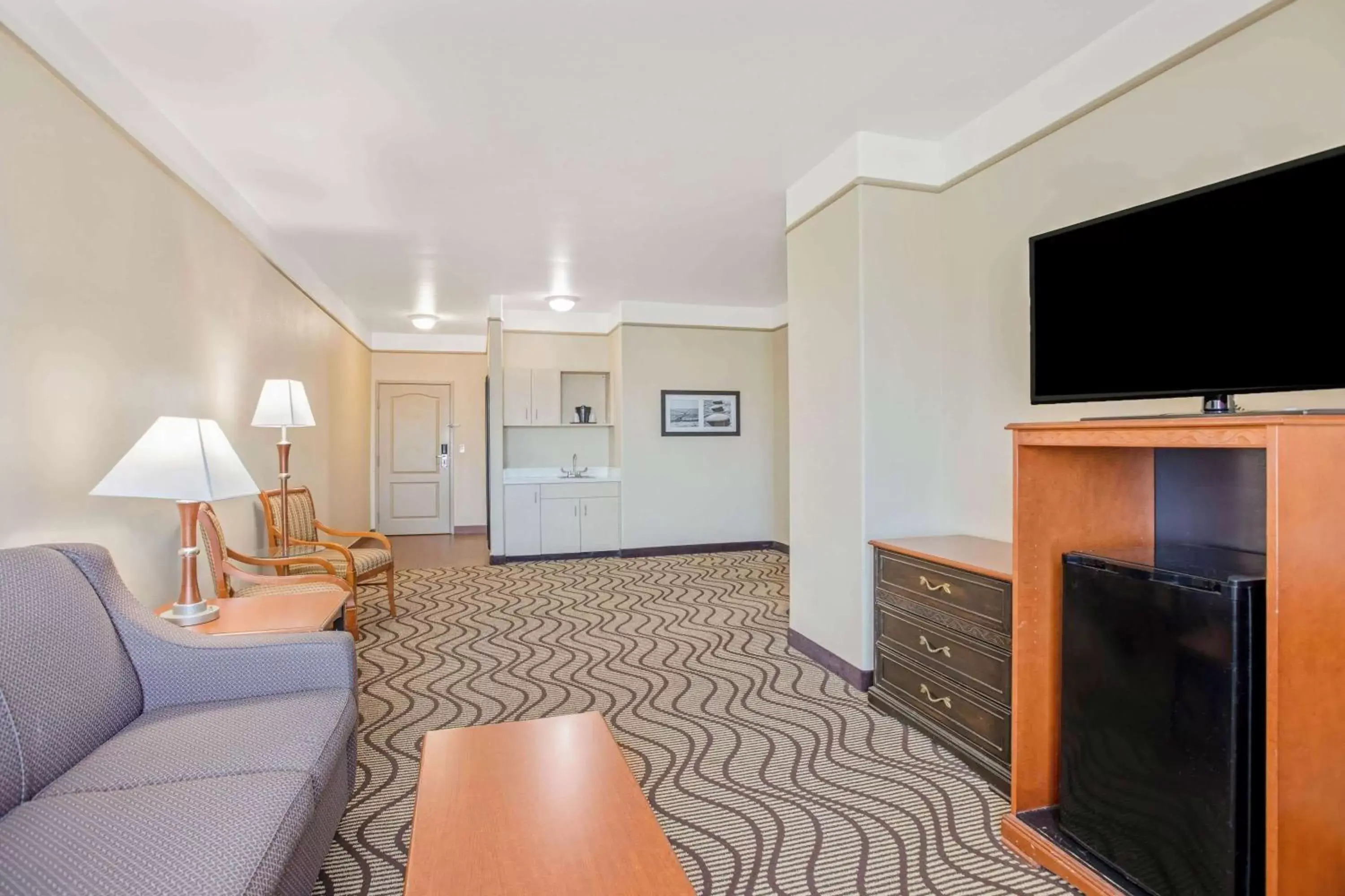 Photo of the whole room, TV/Entertainment Center in La Quinta by Wyndham Corpus Christi Airport