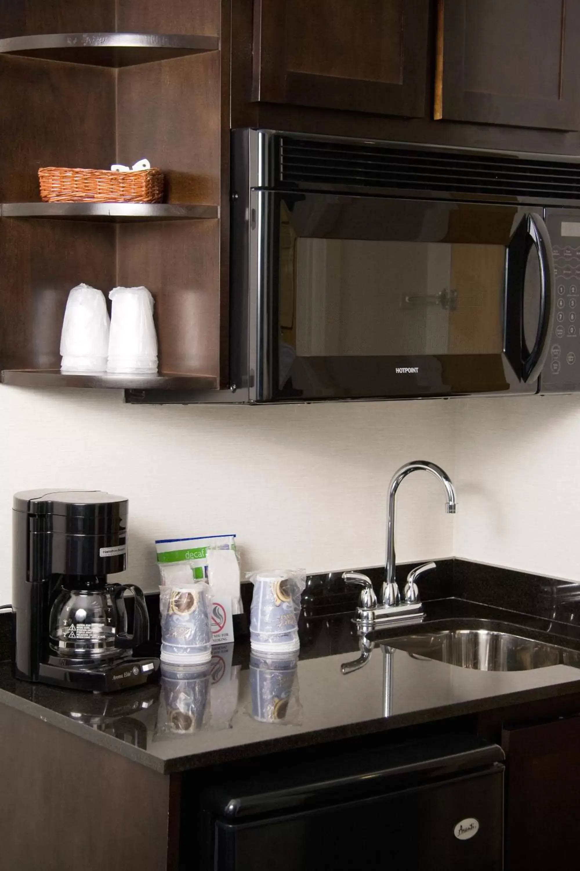 Coffee/tea facilities, Kitchen/Kitchenette in Holiday Inn Express York, an IHG Hotel