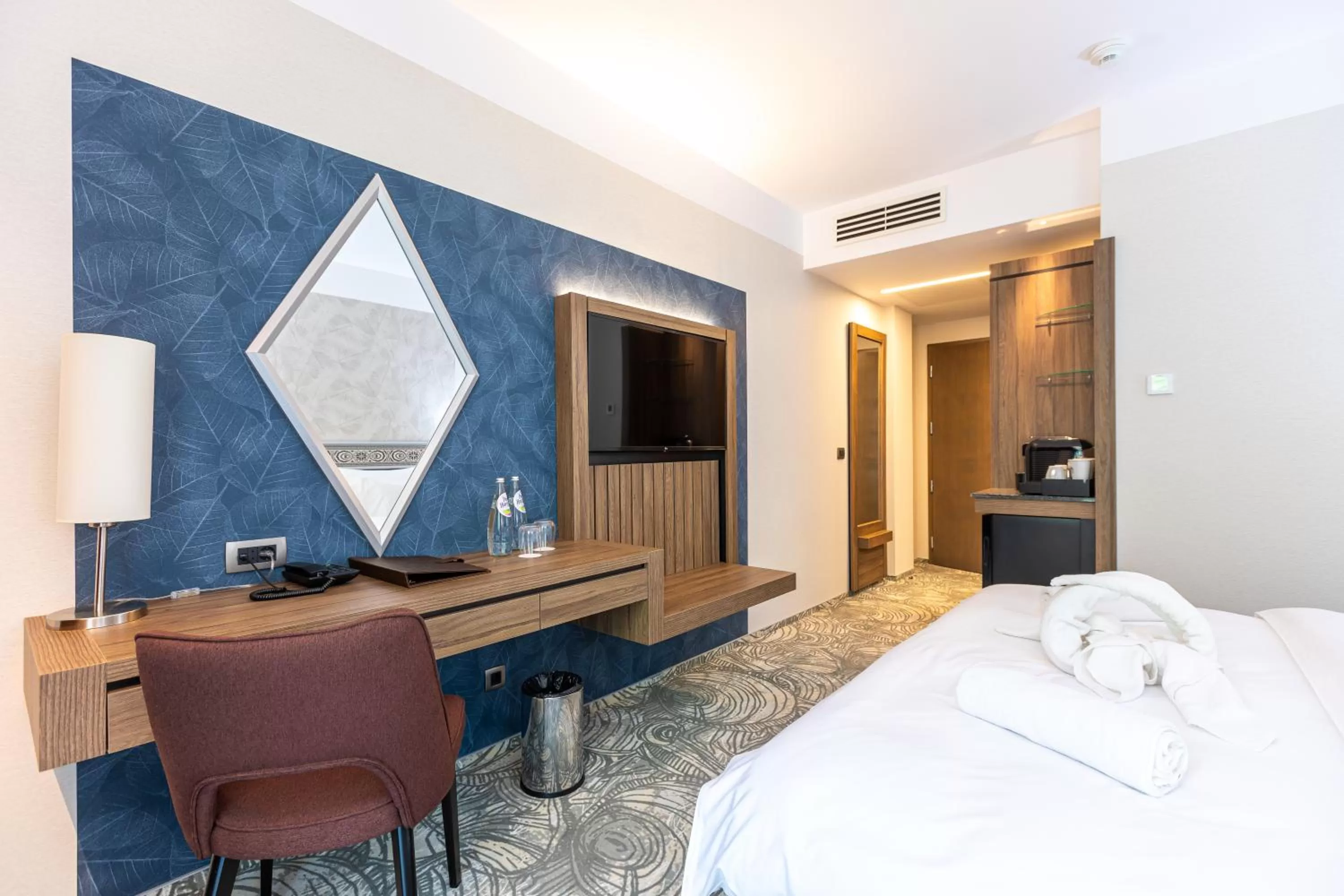 TV and multimedia, Bed in HOTEL CRYSTAL WELLNESS & SPA superior