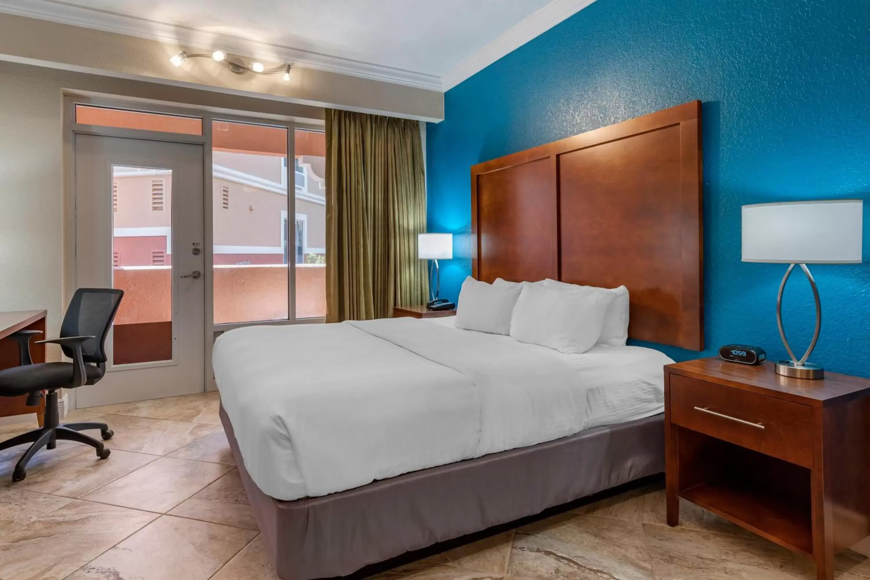 Bed in SureStay Plus Hotel by Best Western The Villages