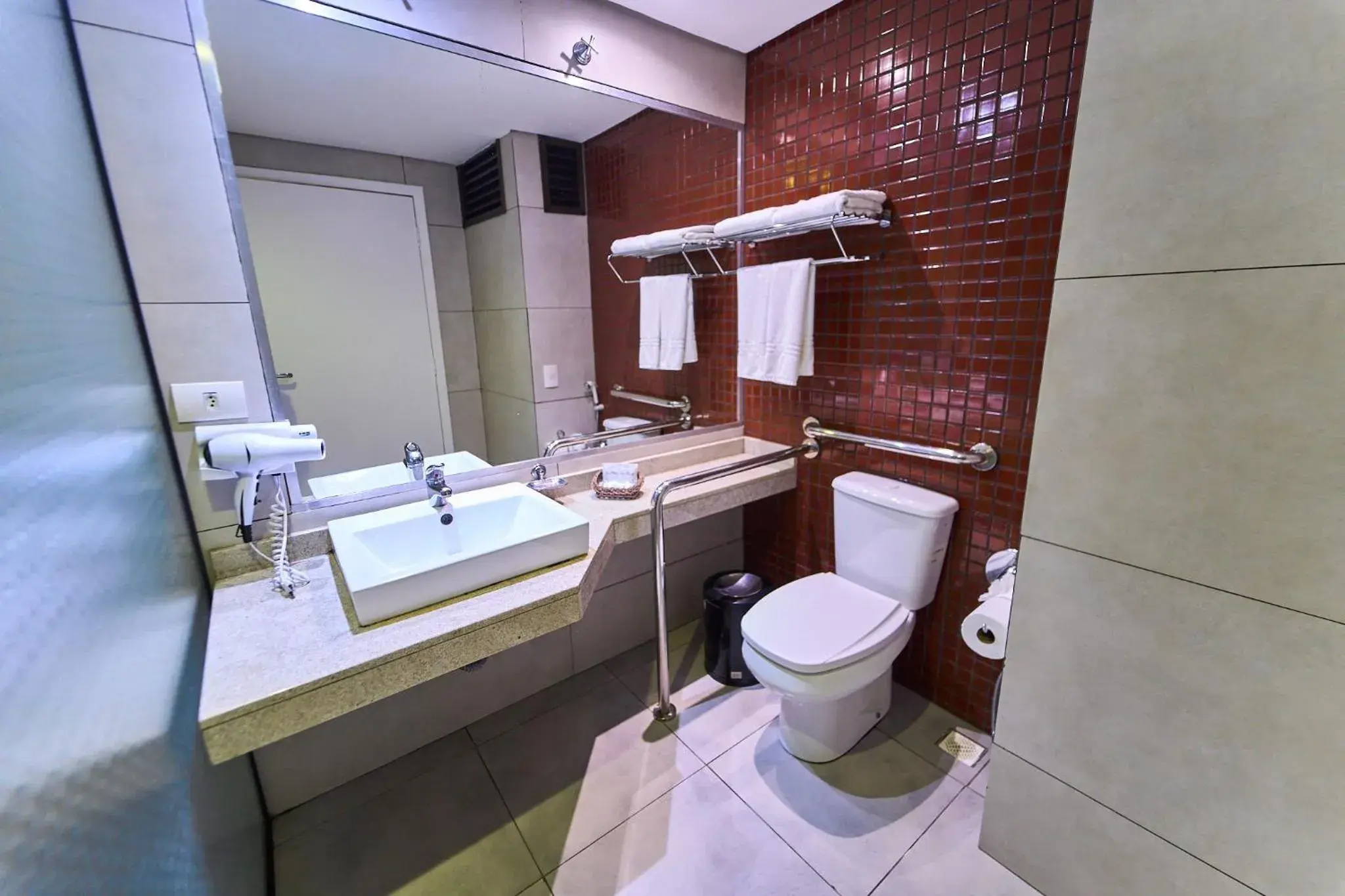 Bathroom in Foz Plaza Hotel