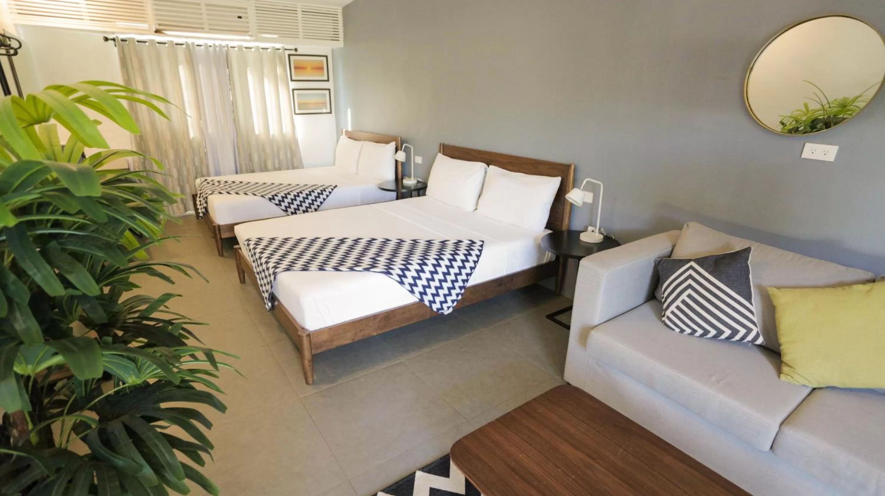 Living room, Bed in Treetop Suites