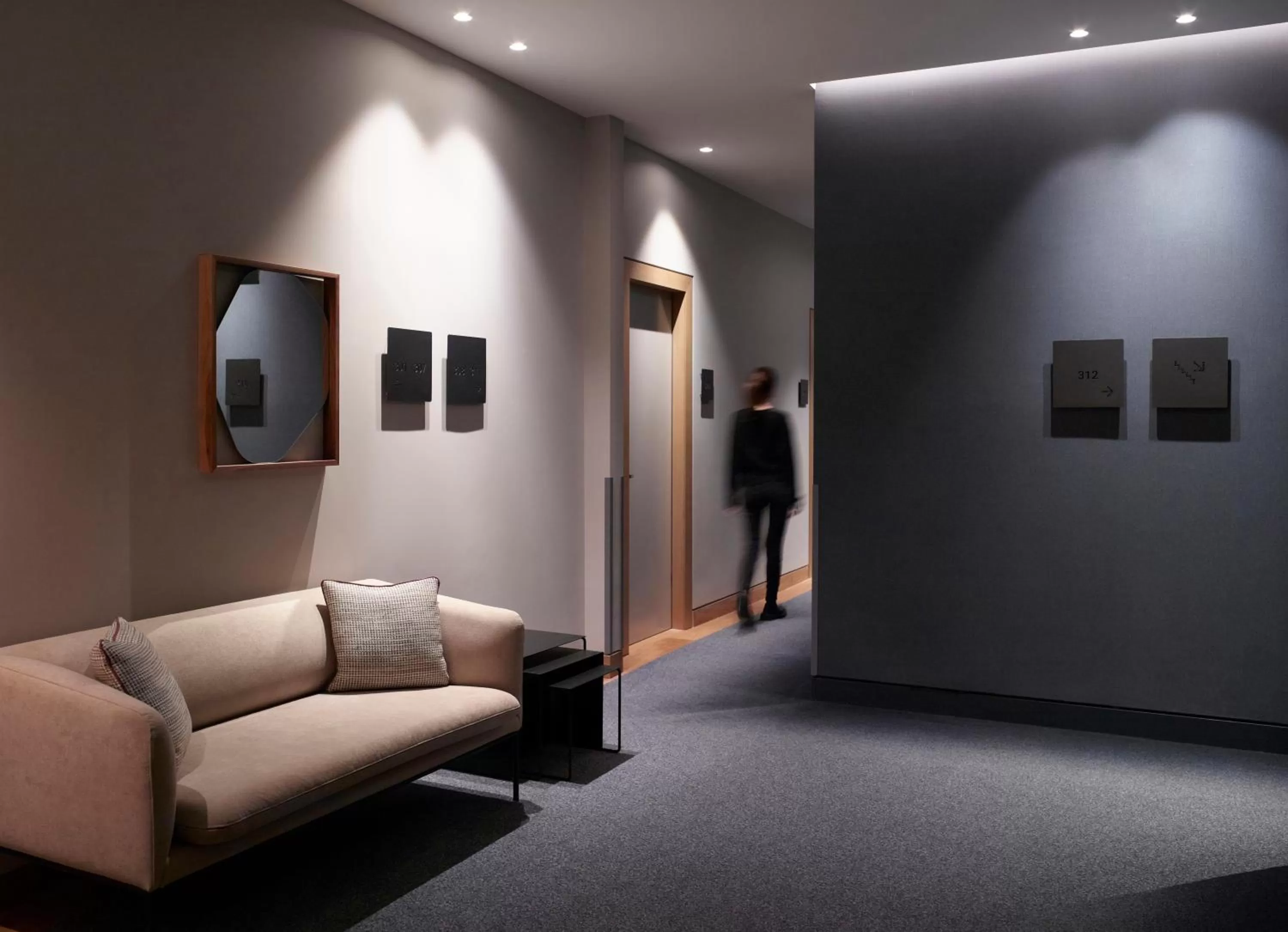 Decorative detail in xenodocheio Milos