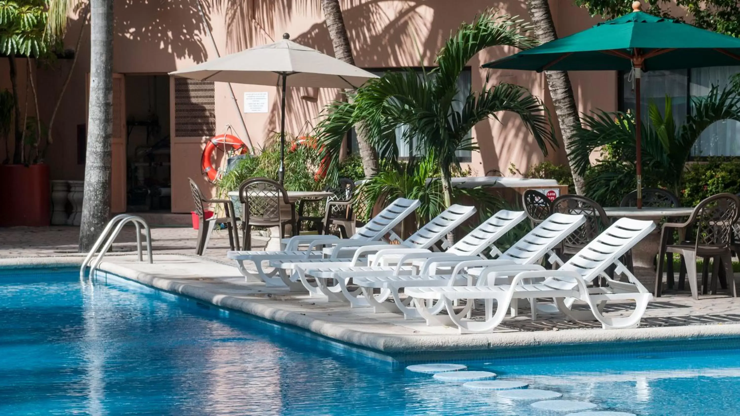 Swimming Pool in Holiday Inn Ciudad Del Carmen, an IHG Hotel