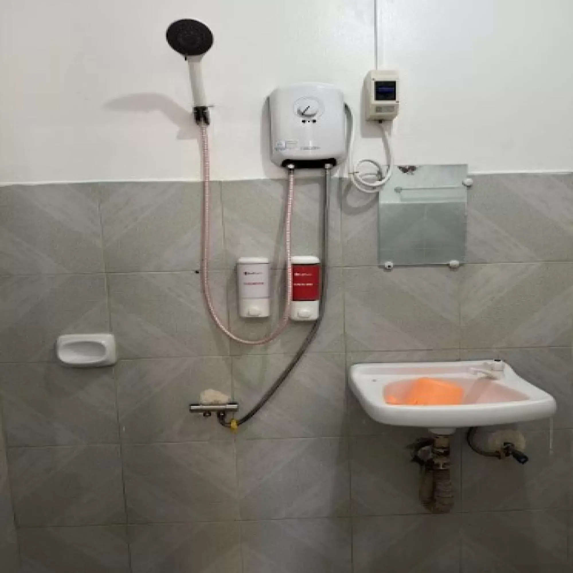 Bathroom in RedDoorz near Mariners Legazpi
