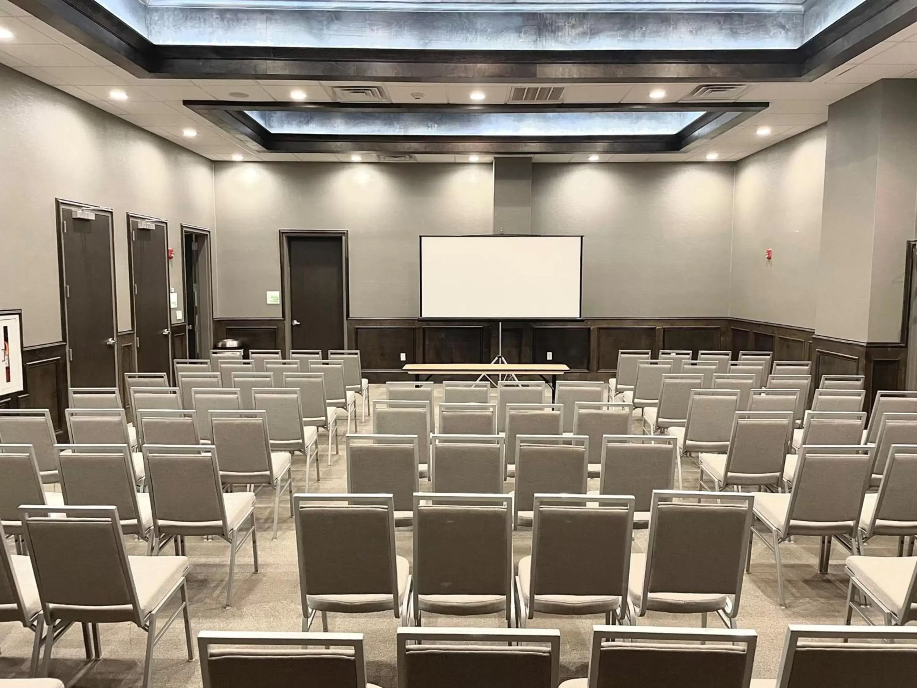 Meeting/conference room in Holiday Inn Hattiesburg - North, an IHG Hotel