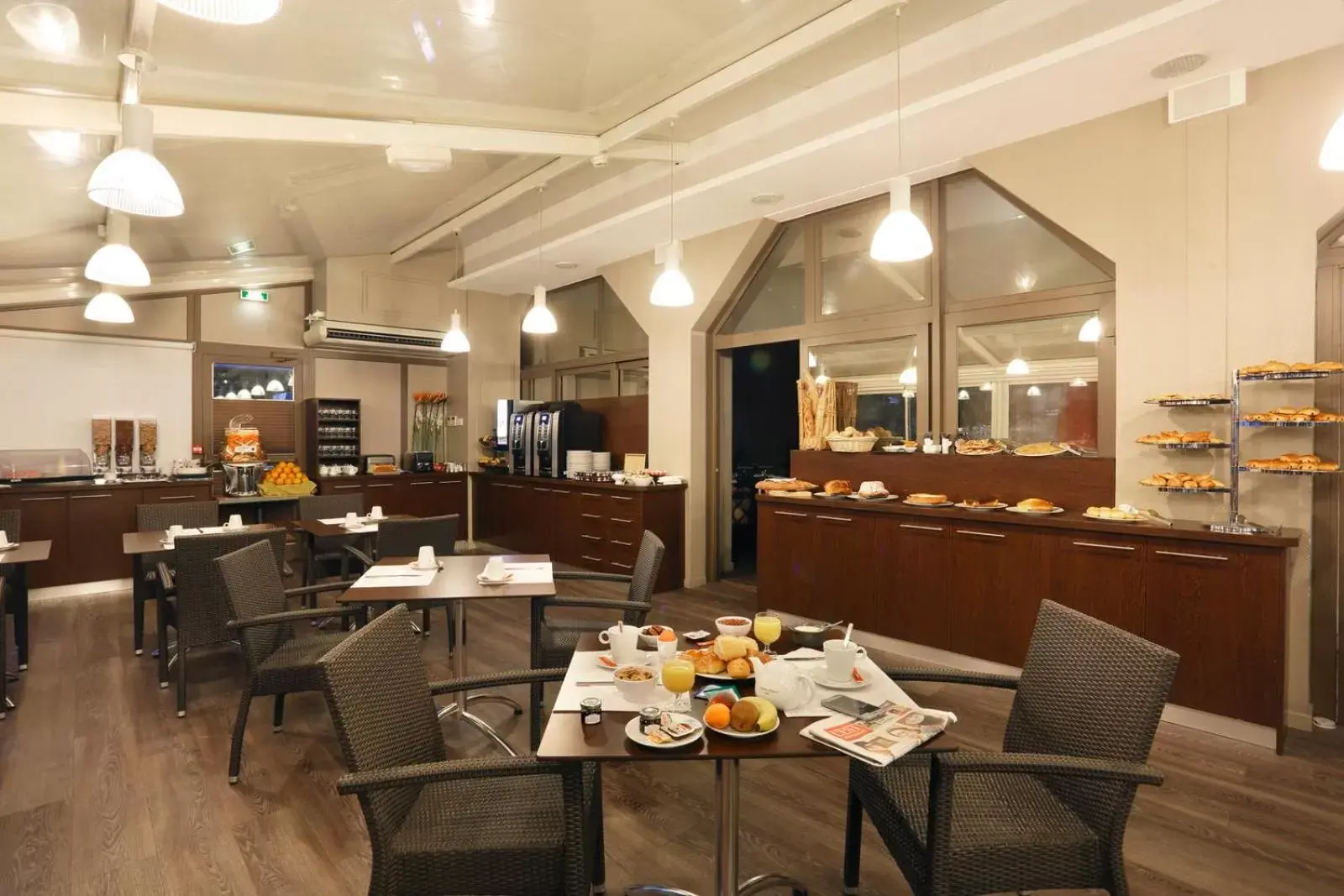 Buffet breakfast, Restaurant/Places to Eat in The Originals Boutique, Hôtel Restaurant Arianis, Sochaux-Montbéliard