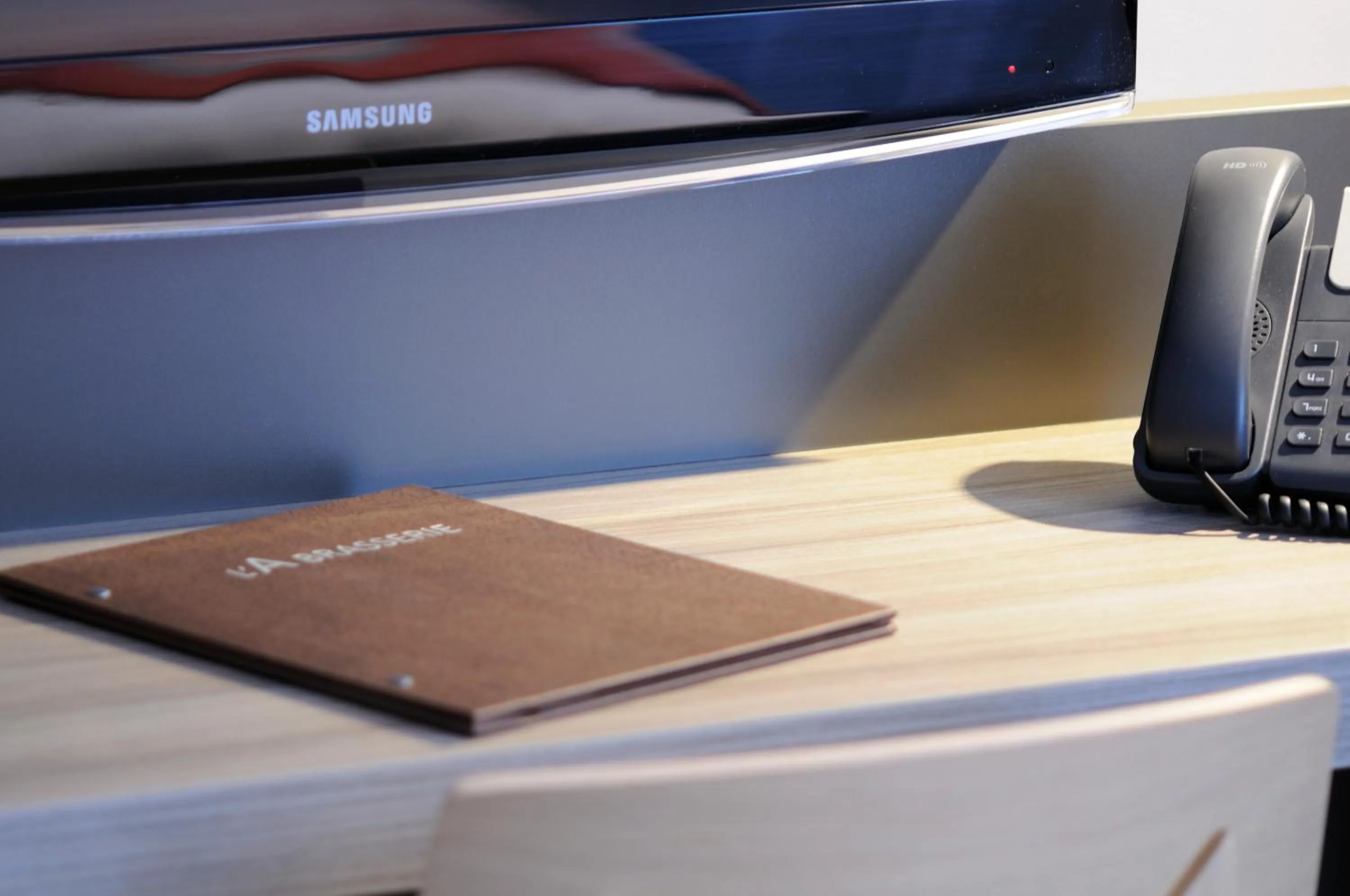 TV and multimedia in Best Western Plus Hôtel & Spa de Chassieu