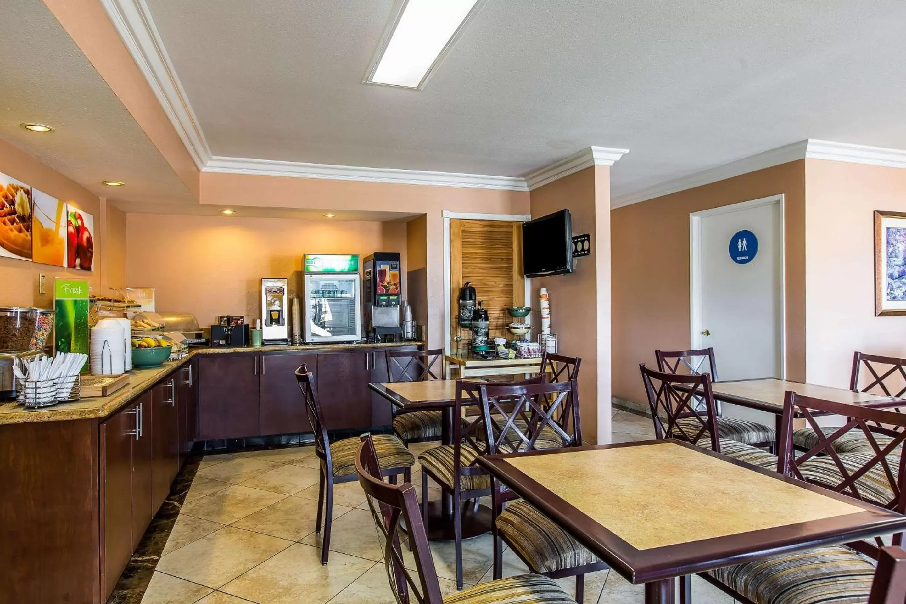 Restaurant/Places to Eat in Quality Inn Lake Elsinore