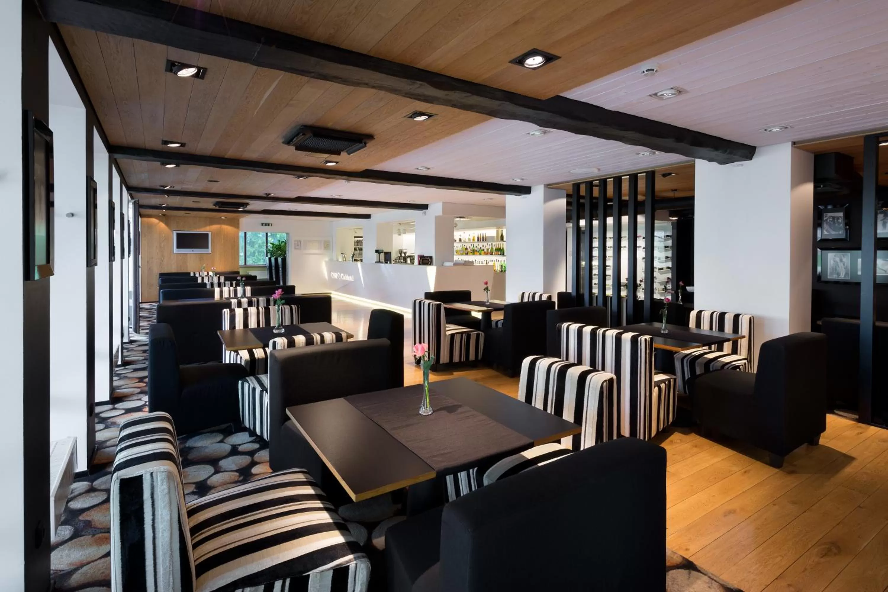Restaurant/places to eat in GMP Clubhotel Apartments