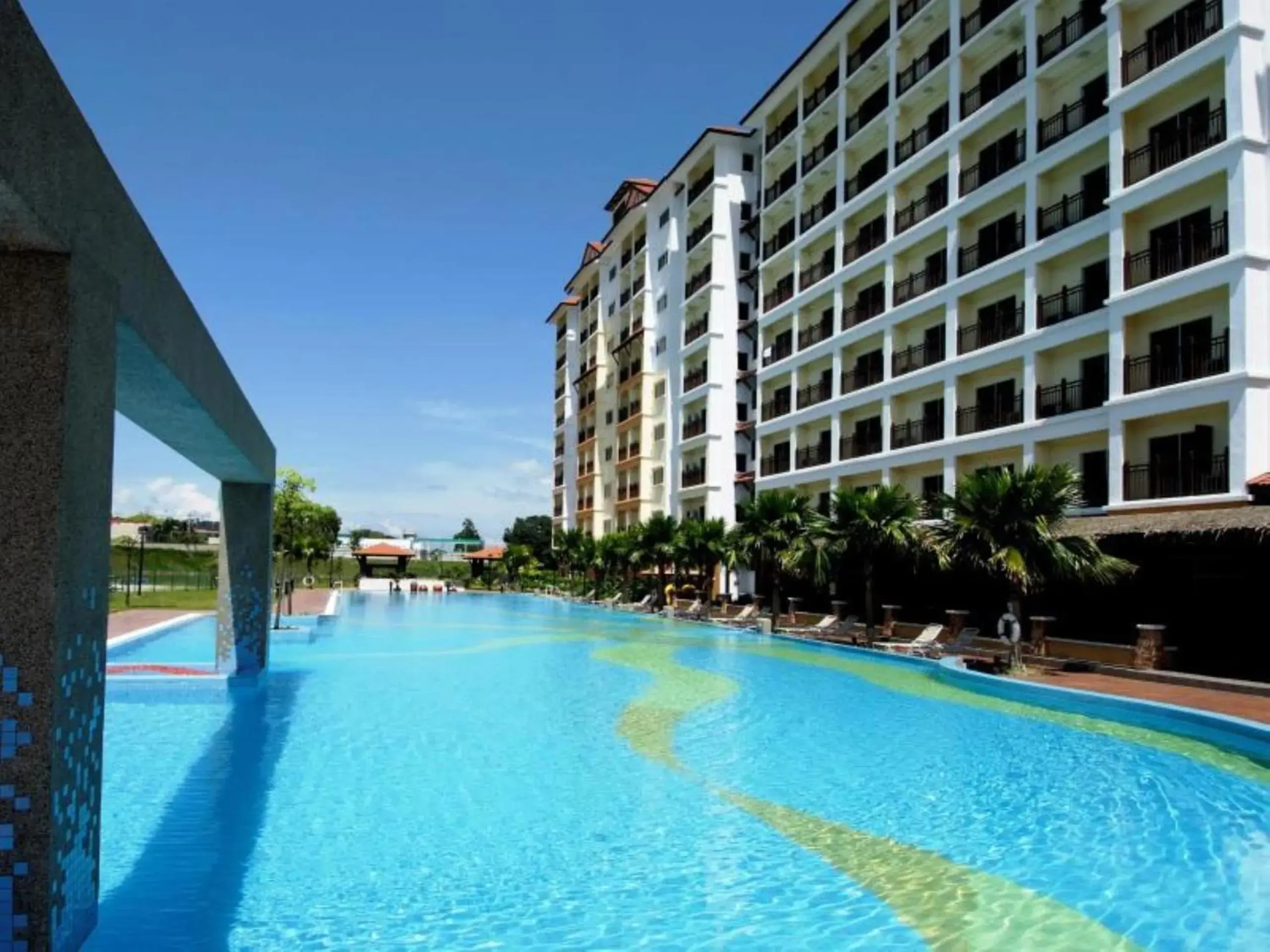 Facade/entrance, Swimming Pool in OYO HOME 90301 Suria Service Apartments @ Bukit Merak Laketown Resort