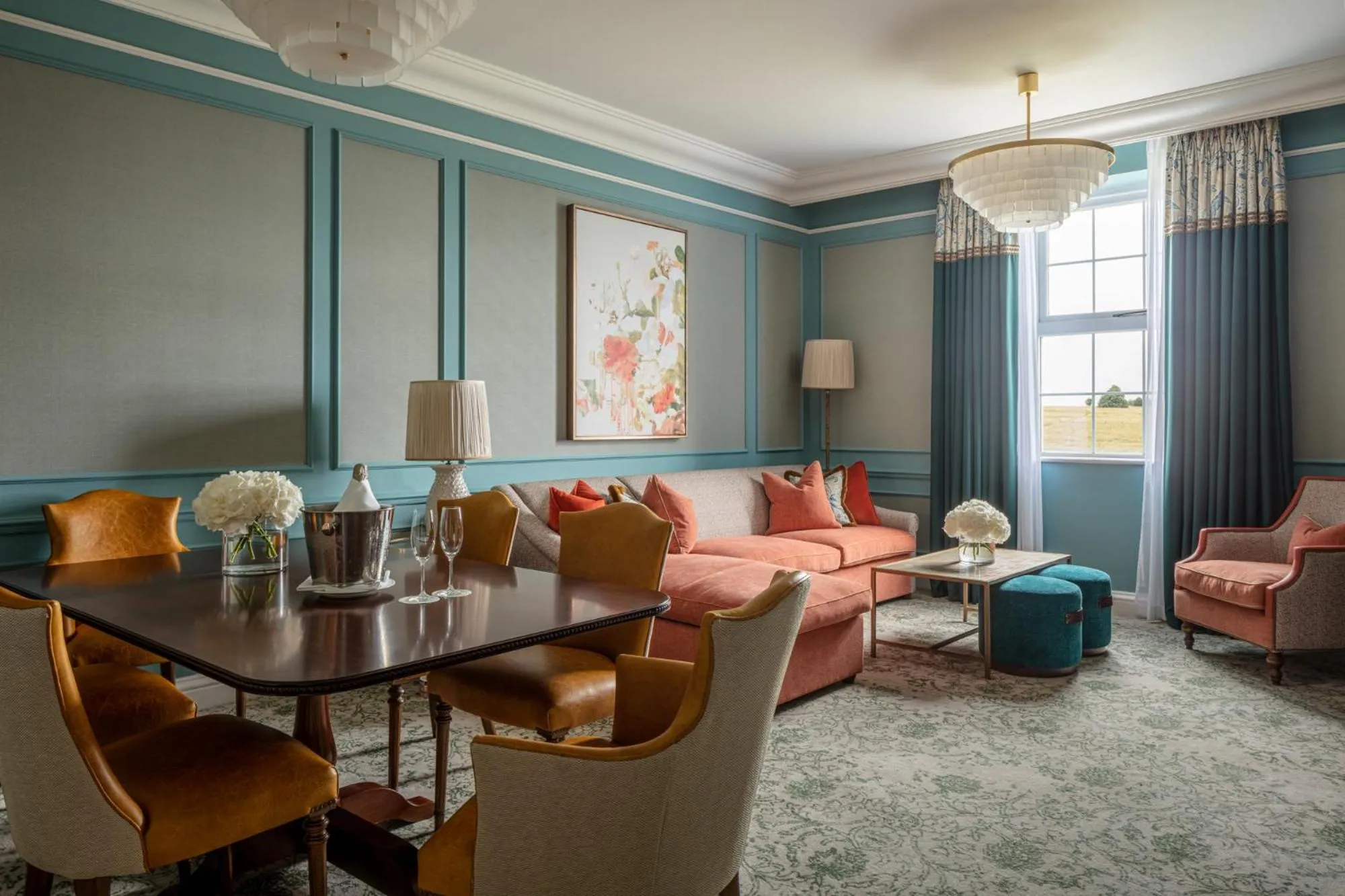 Living room in Four Seasons Hotel Hampshire