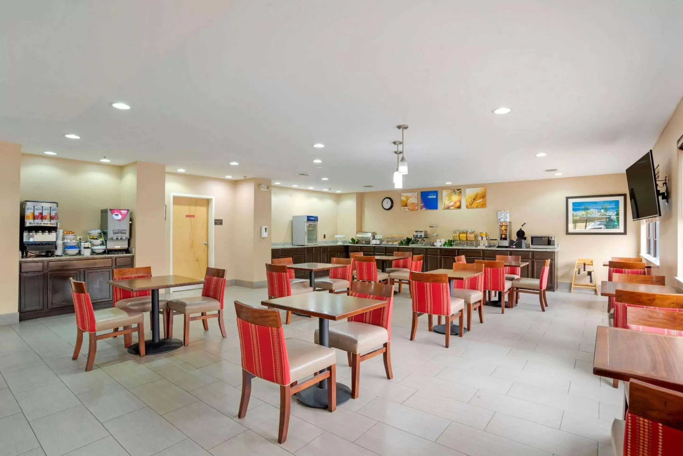 Restaurant/Places to Eat in Comfort Suites Fultondale I-65 near I-22