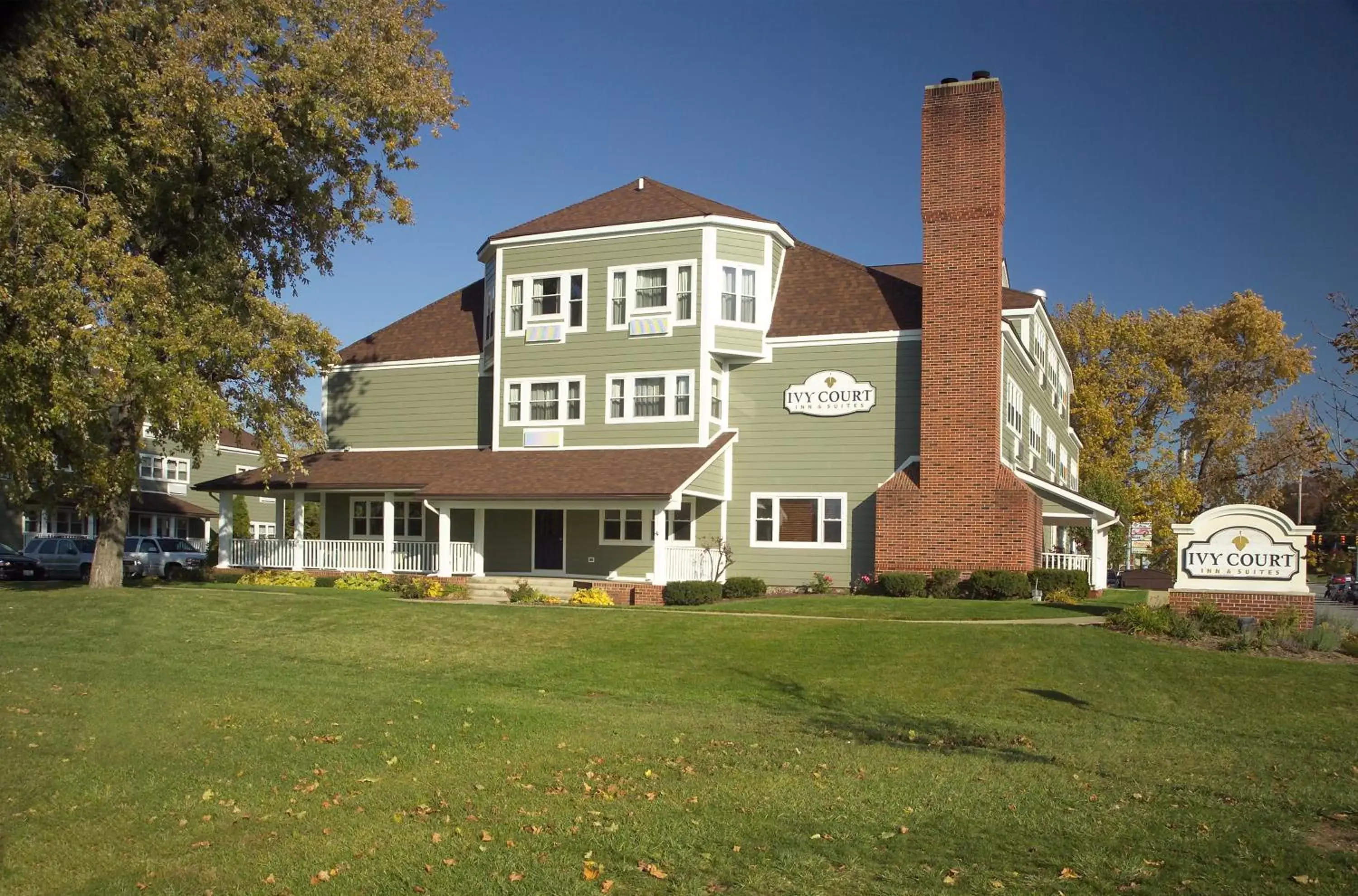 Facade/entrance, Property Building in Ivy Court Inn and Suites