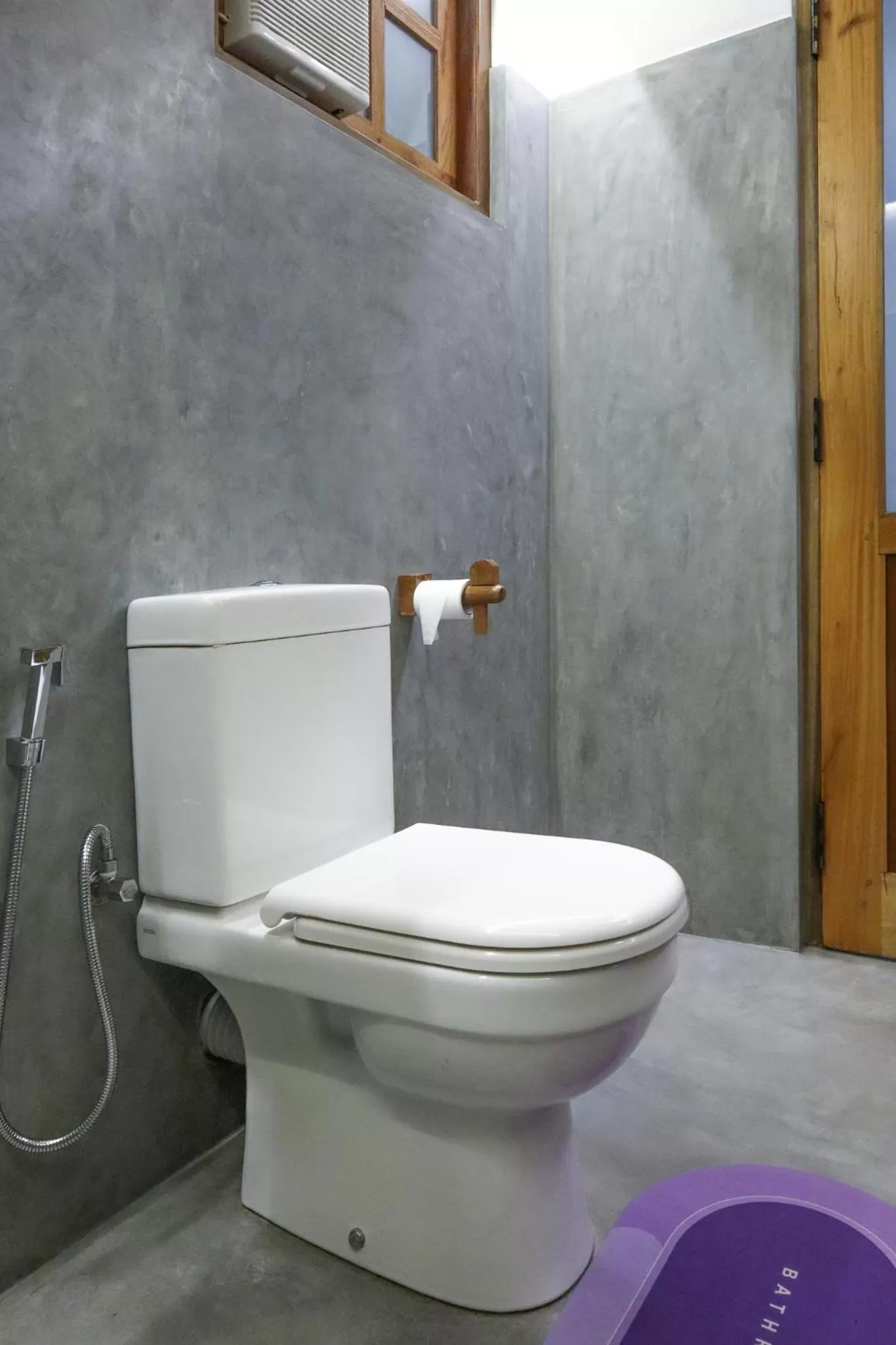 Toilet in The One Ella