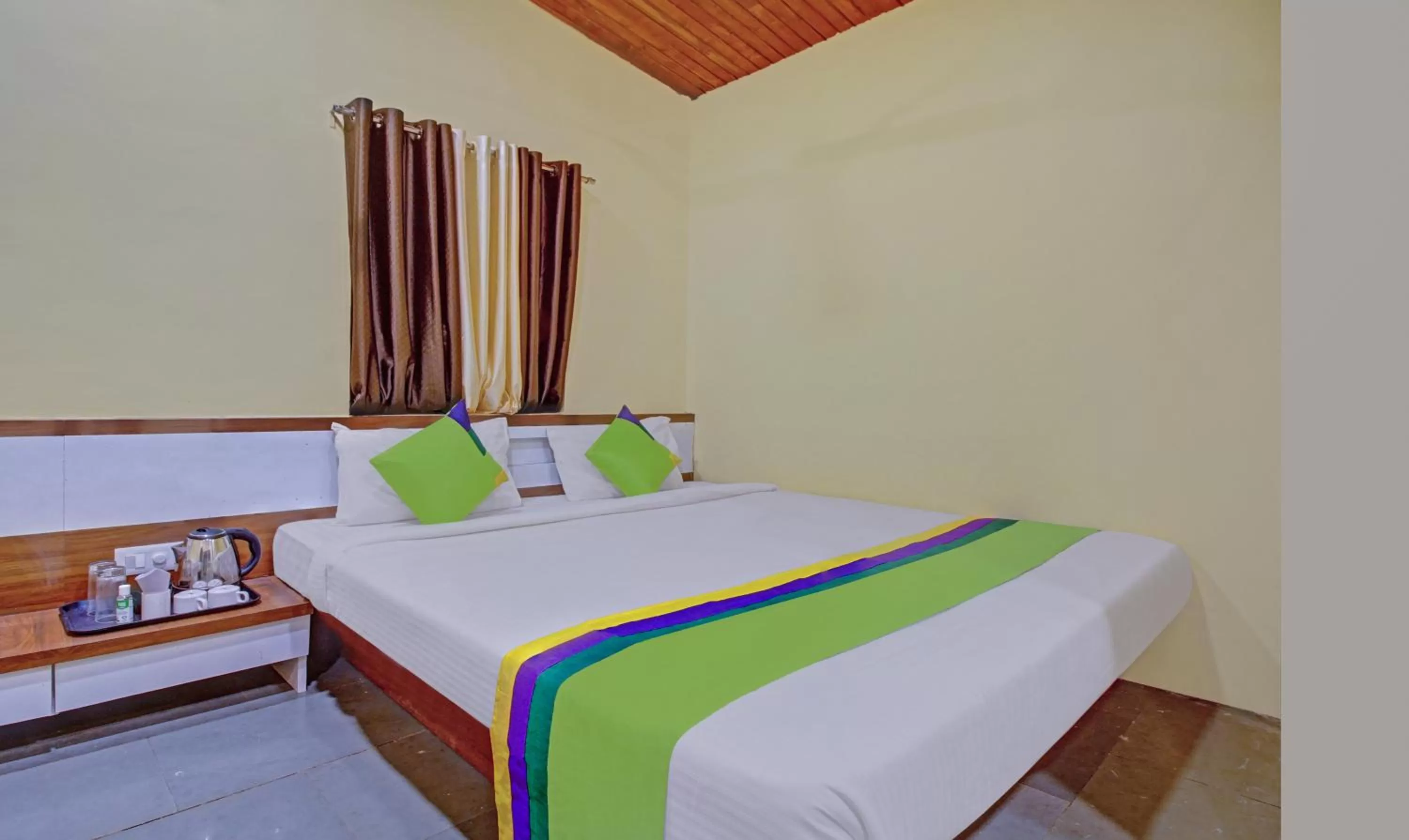 Bed in Treebo Trend Shalimar In The Forest Matheran