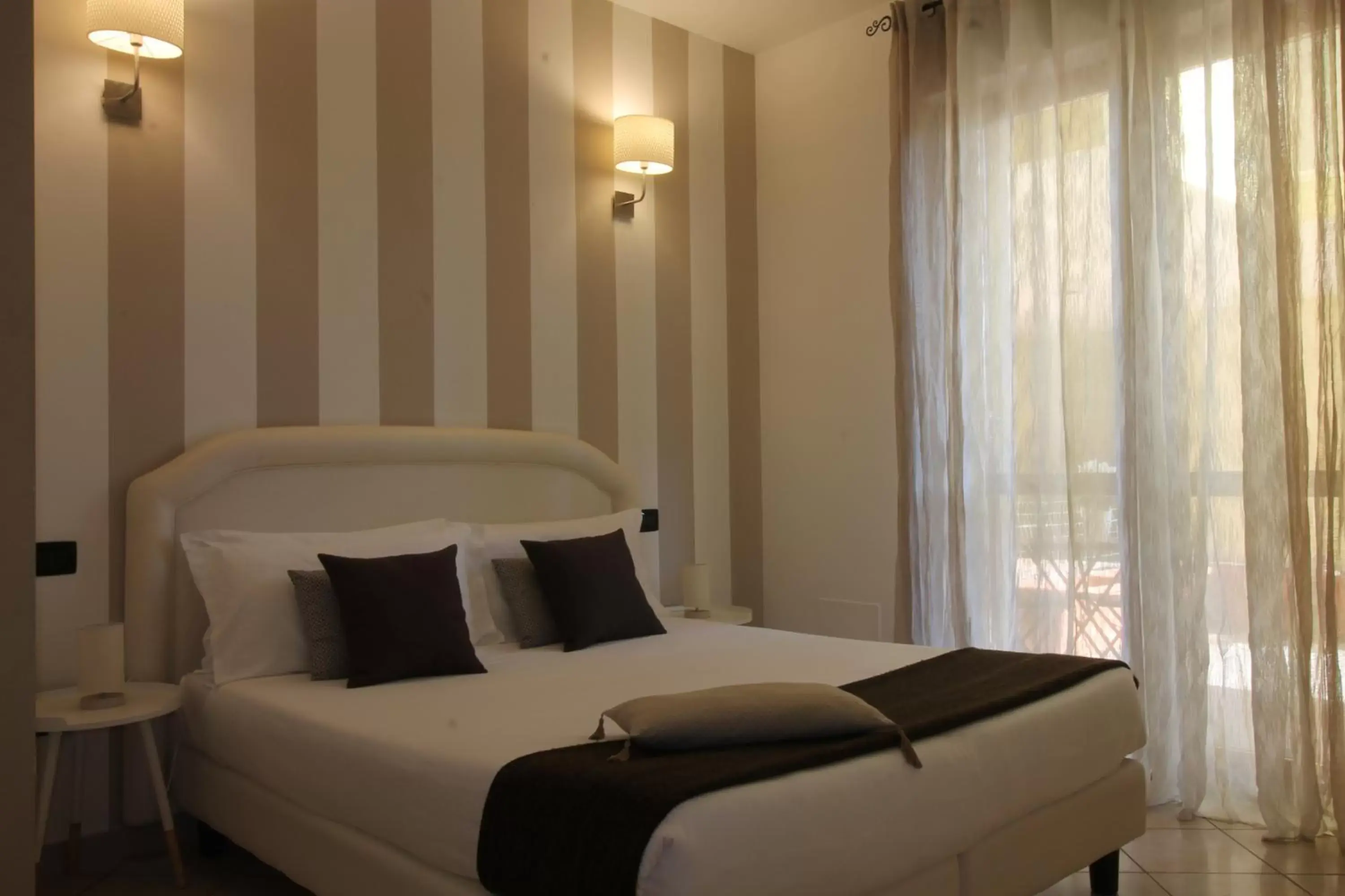 Bed in HQ Aparthotel Milano Inn - Smart Suites