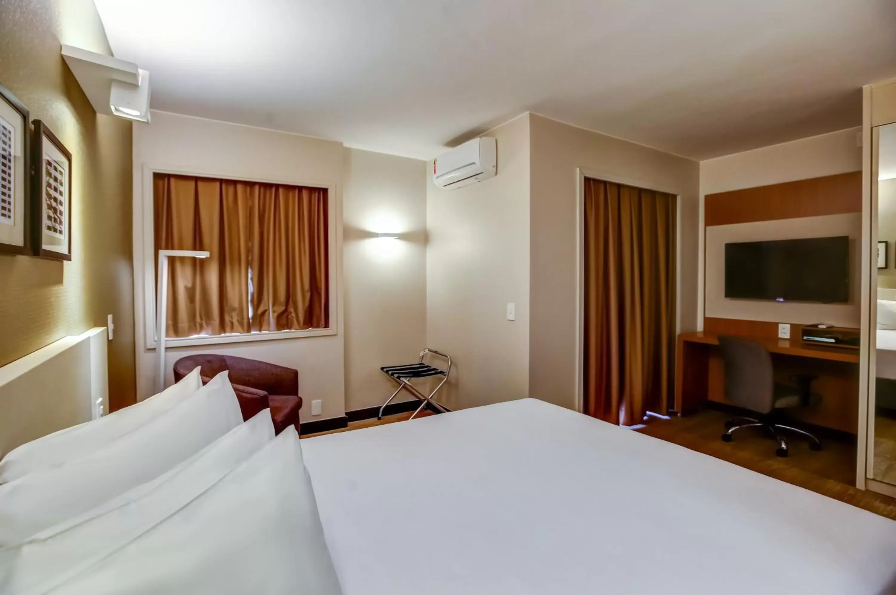 Area and facilities, Bed in Comfort Suites Brasília