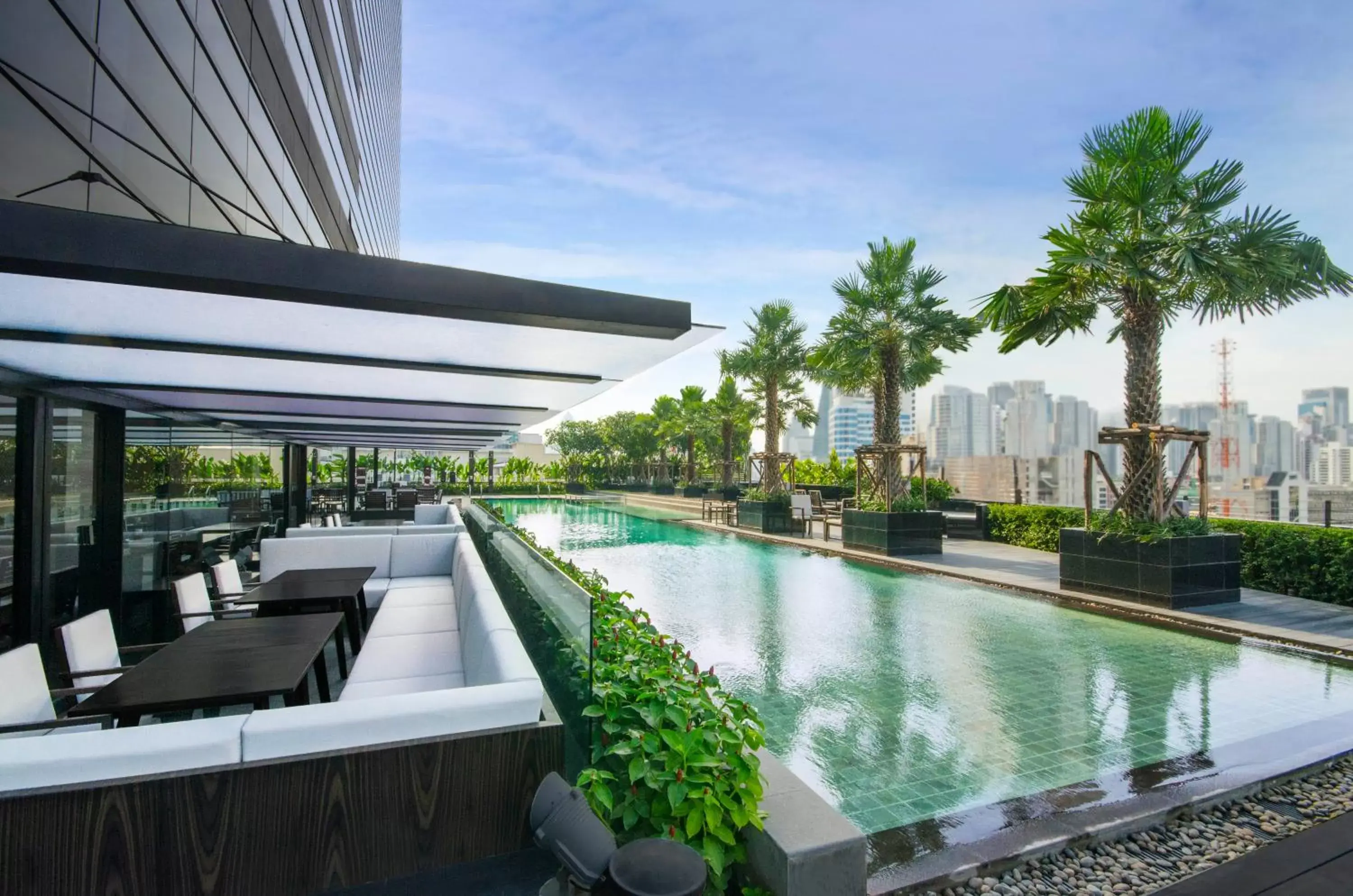 Swimming Pool in Holiday Inn Bangkok Sukhumvit, an IHG Hotel