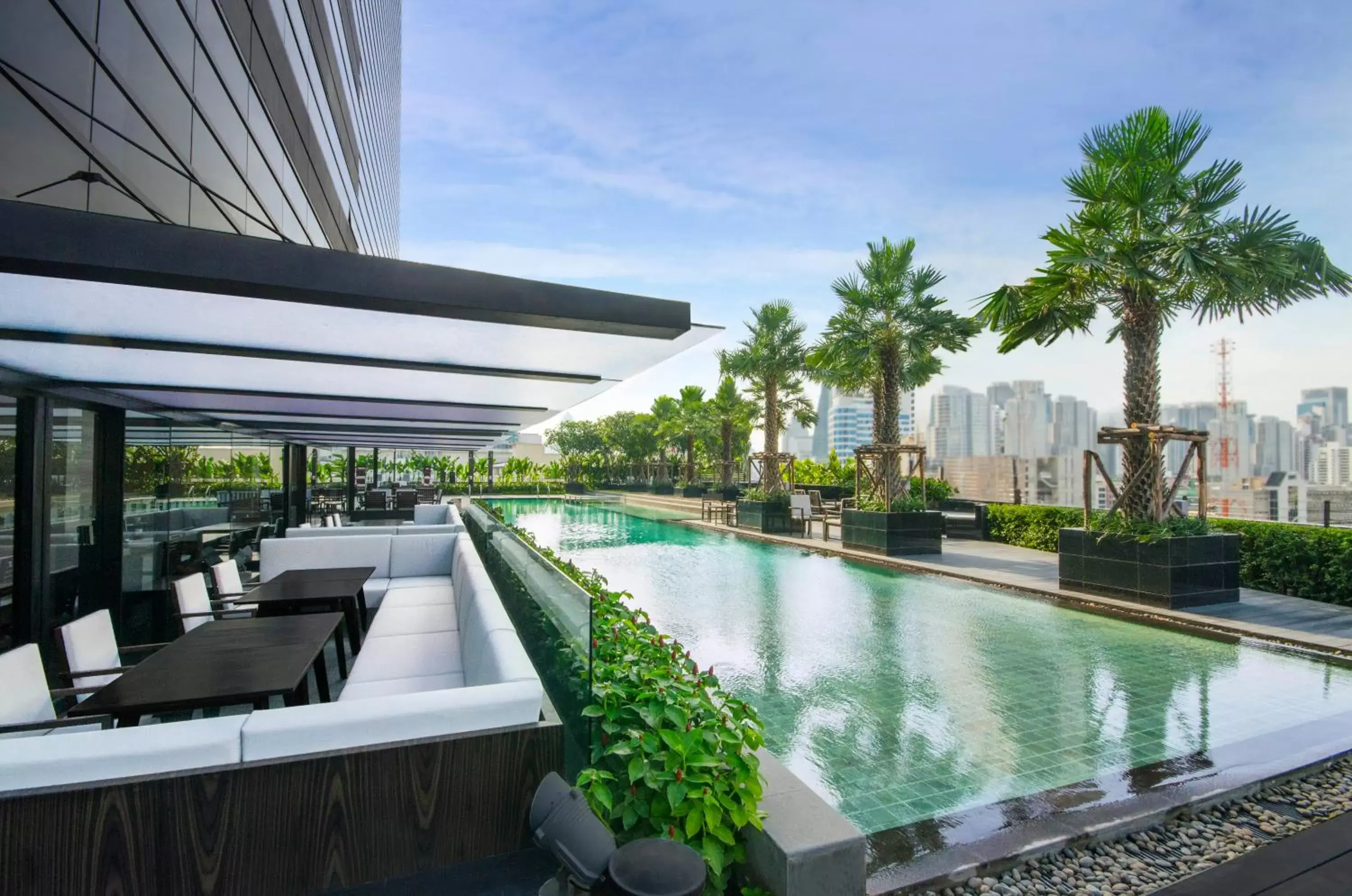 Swimming pool in Holiday Inn Bangkok Sukhumvit by IHG Swimming pool in Holiday Inn Bangkok Sukhumvit by IHG