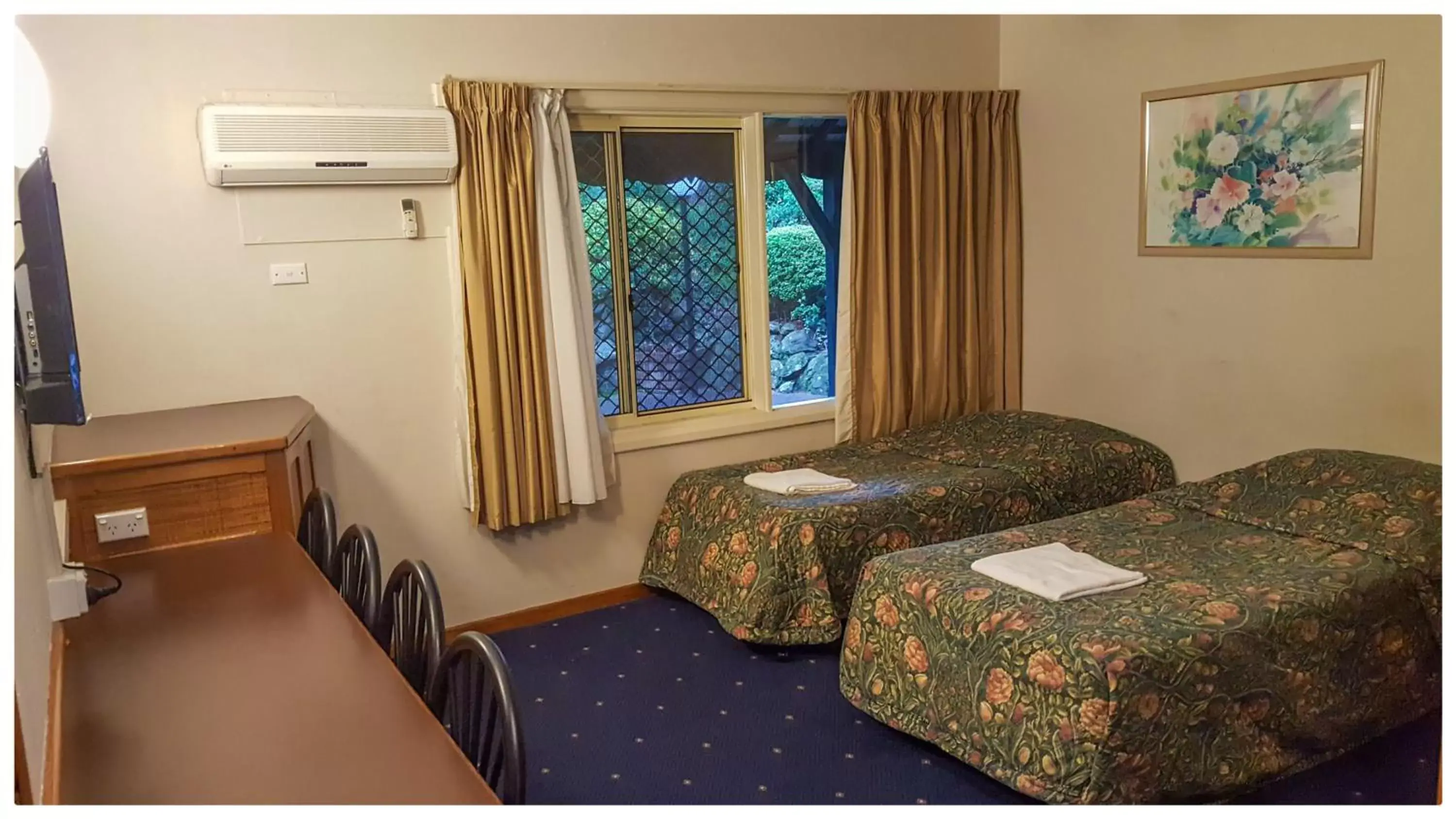 Bedroom, Bed in Ascot Motor Inn