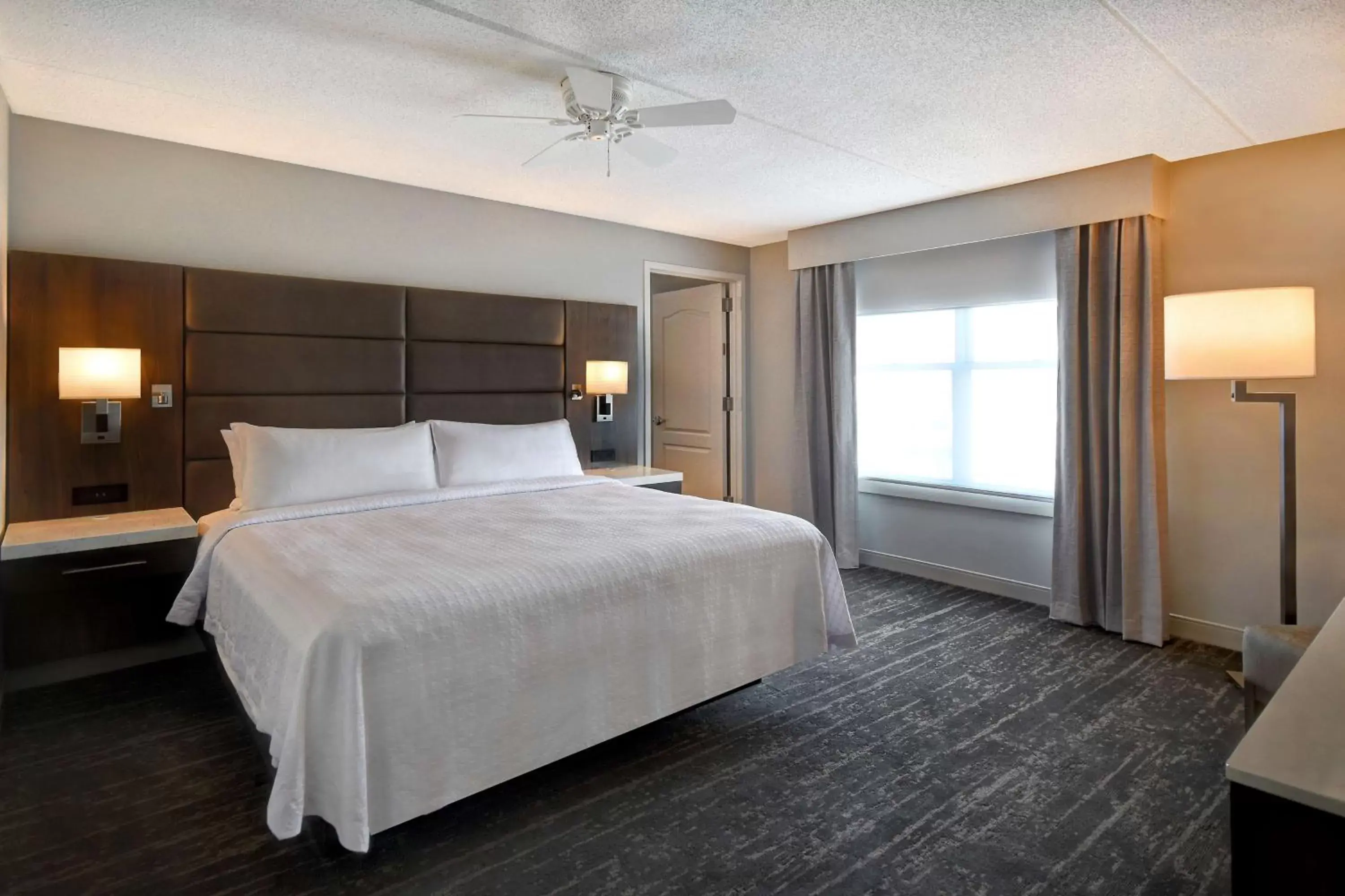 Bed in Homewood Suites by Hilton Philadelphia-City Avenue