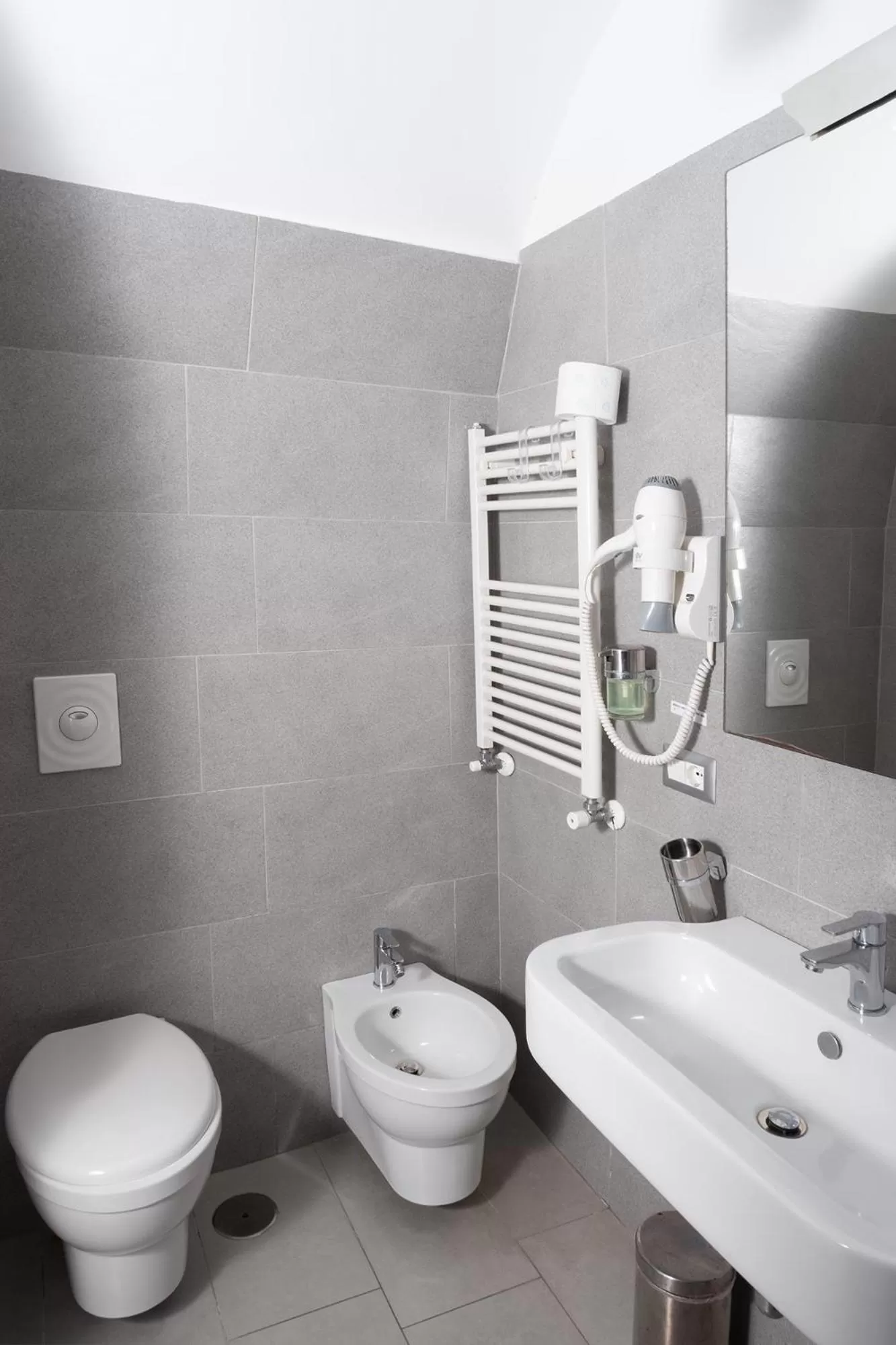 Shower in Petrucci Garden B&B