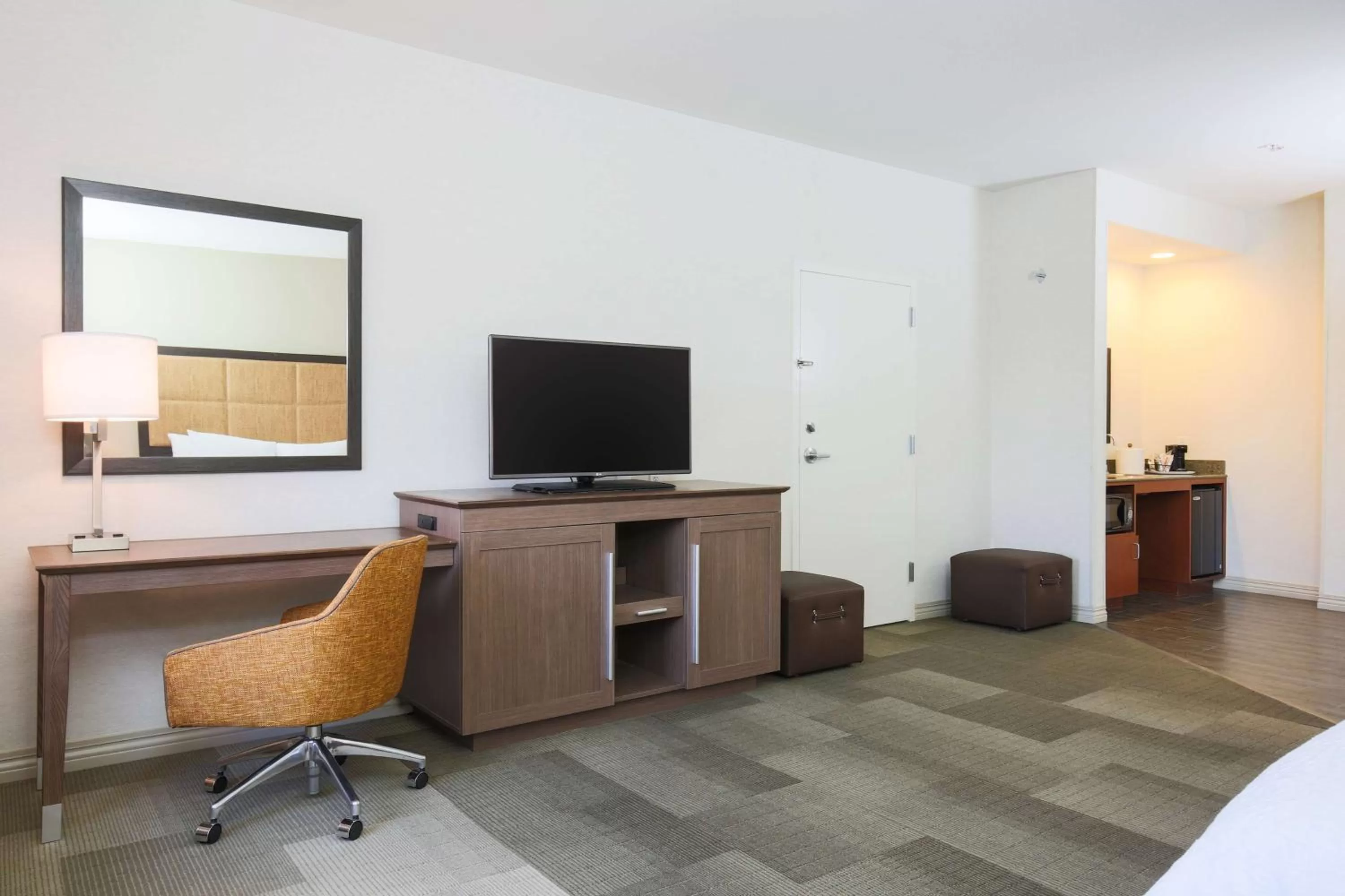 Bedroom, Bed in Hampton Inn & Suites Camarillo