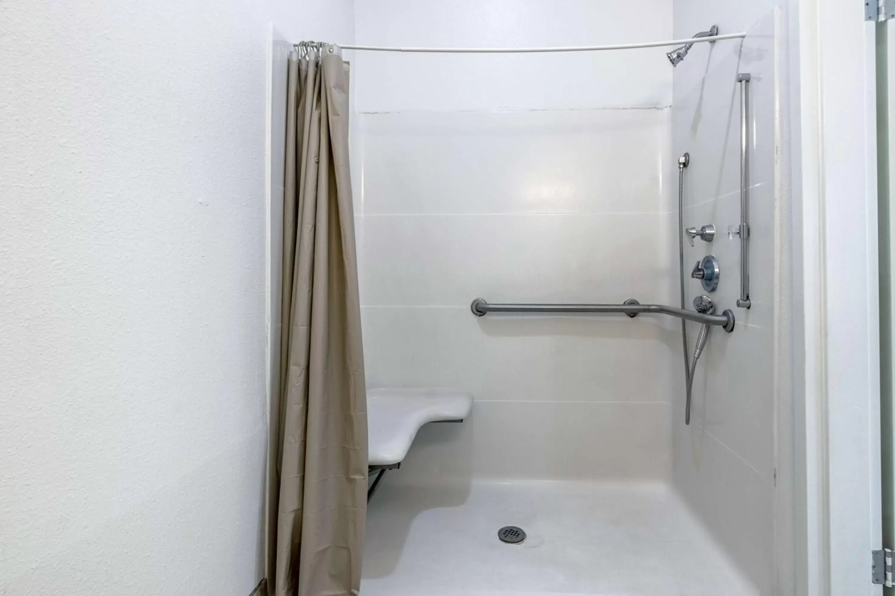 Shower, Bathroom in Studio 6-Lafayette, LA - Broussard
