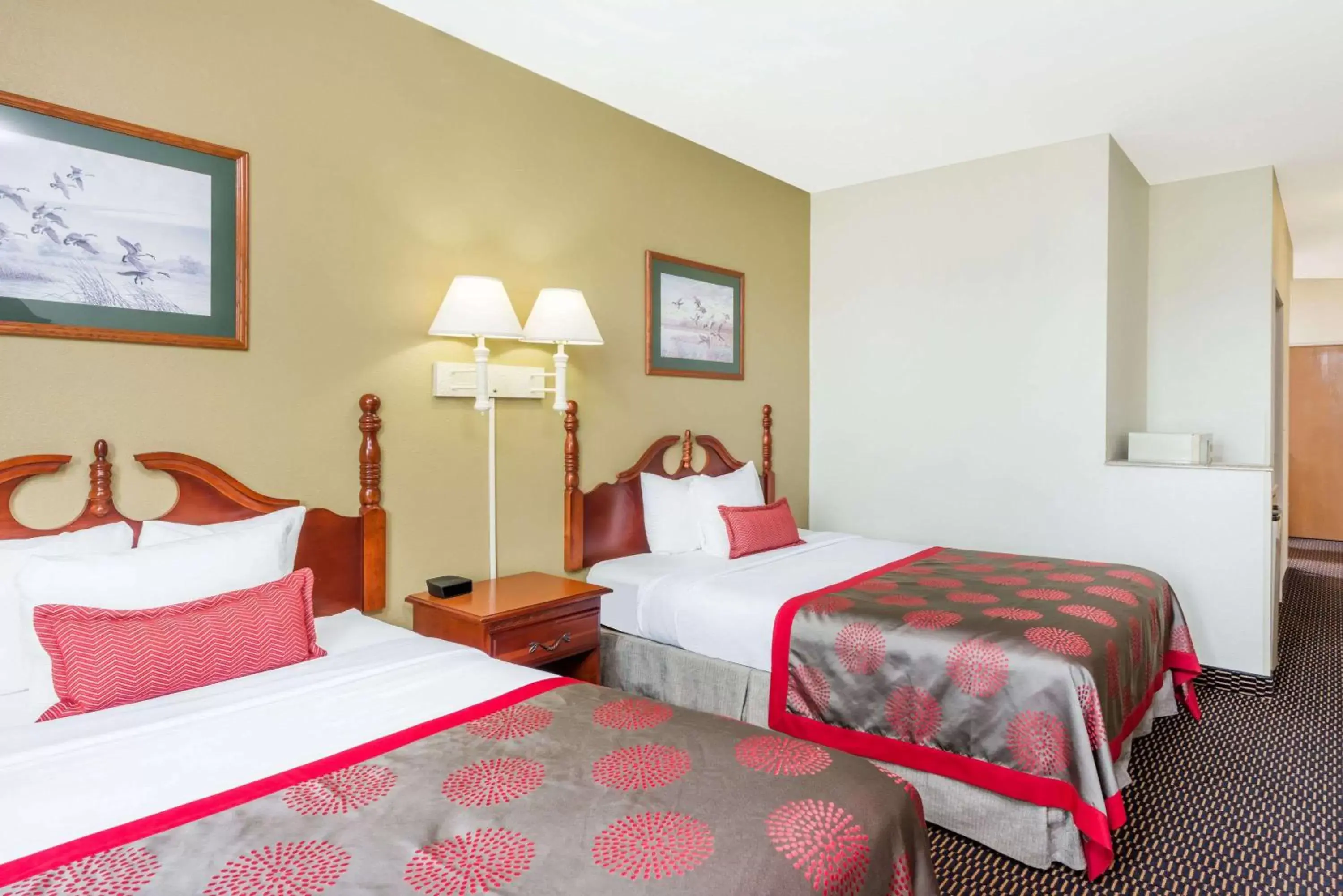 Photo of the whole room, Bed in Ramada by Wyndham Columbia Photo of the whole room, Bed in Ramada by Wyndham Columbia