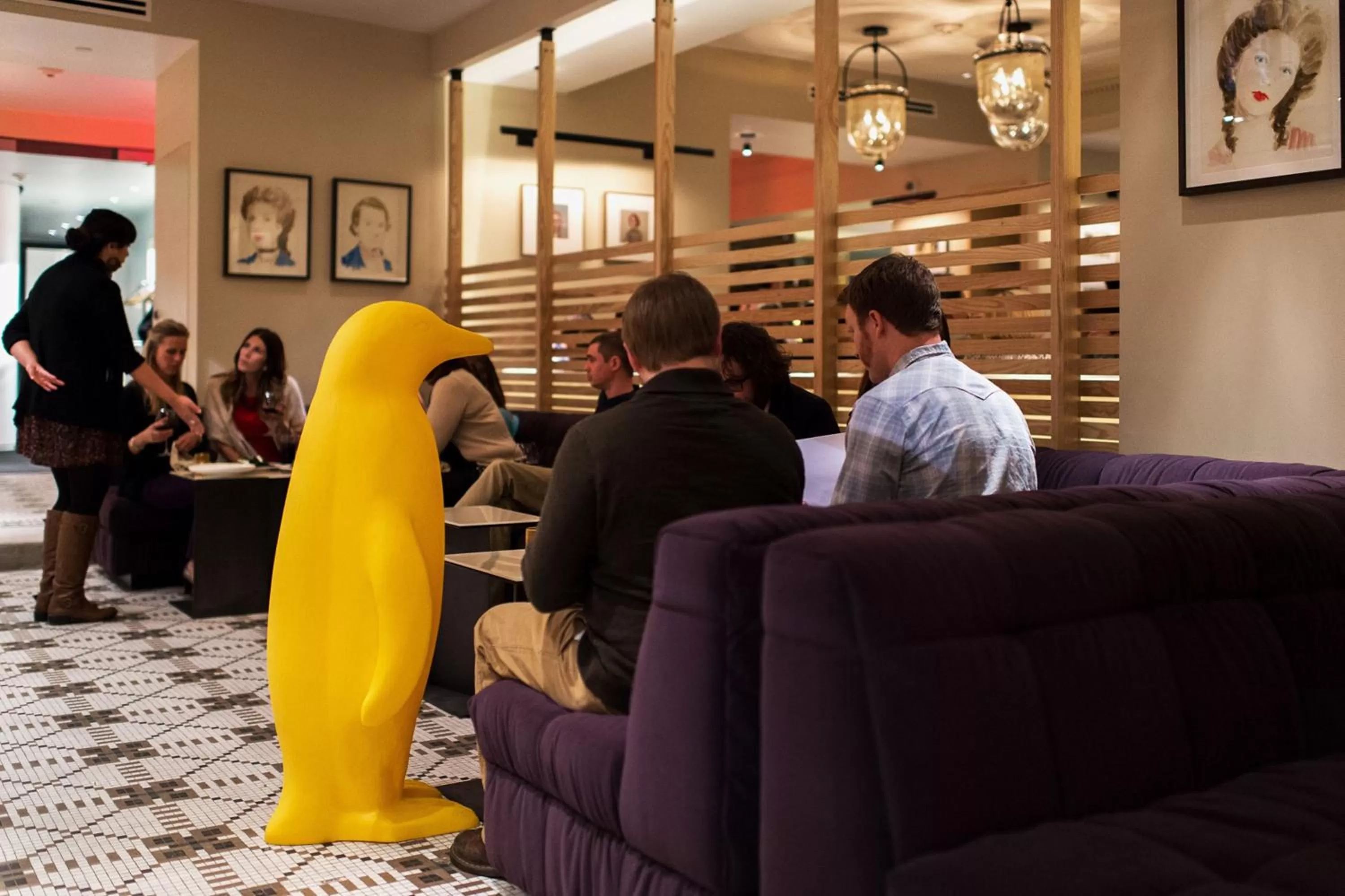 Lounge or bar in 21c Museum Hotel Cincinnati