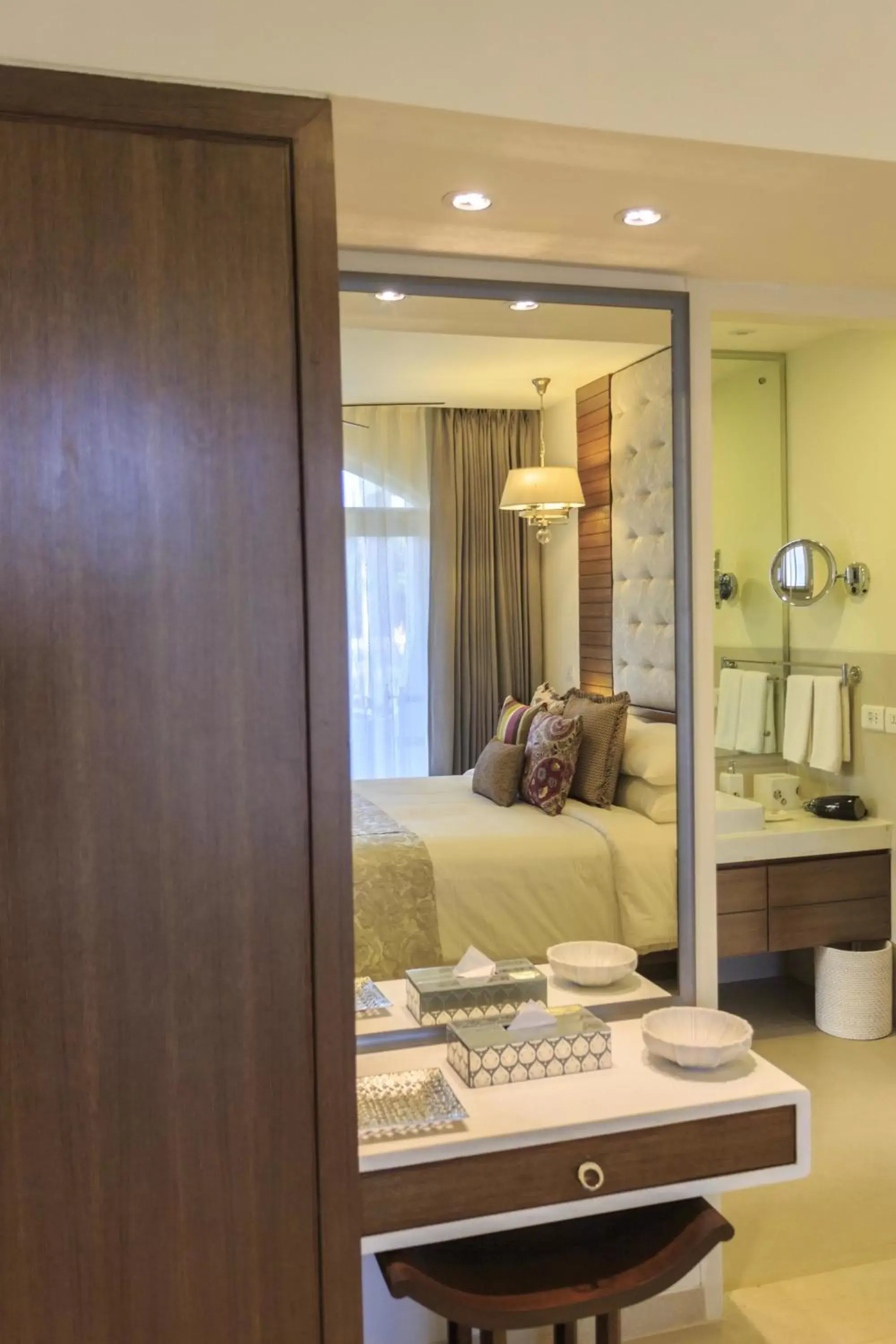 Riverside Room in Acron Waterfront Resort Riverside Room in Acron Waterfront Resort