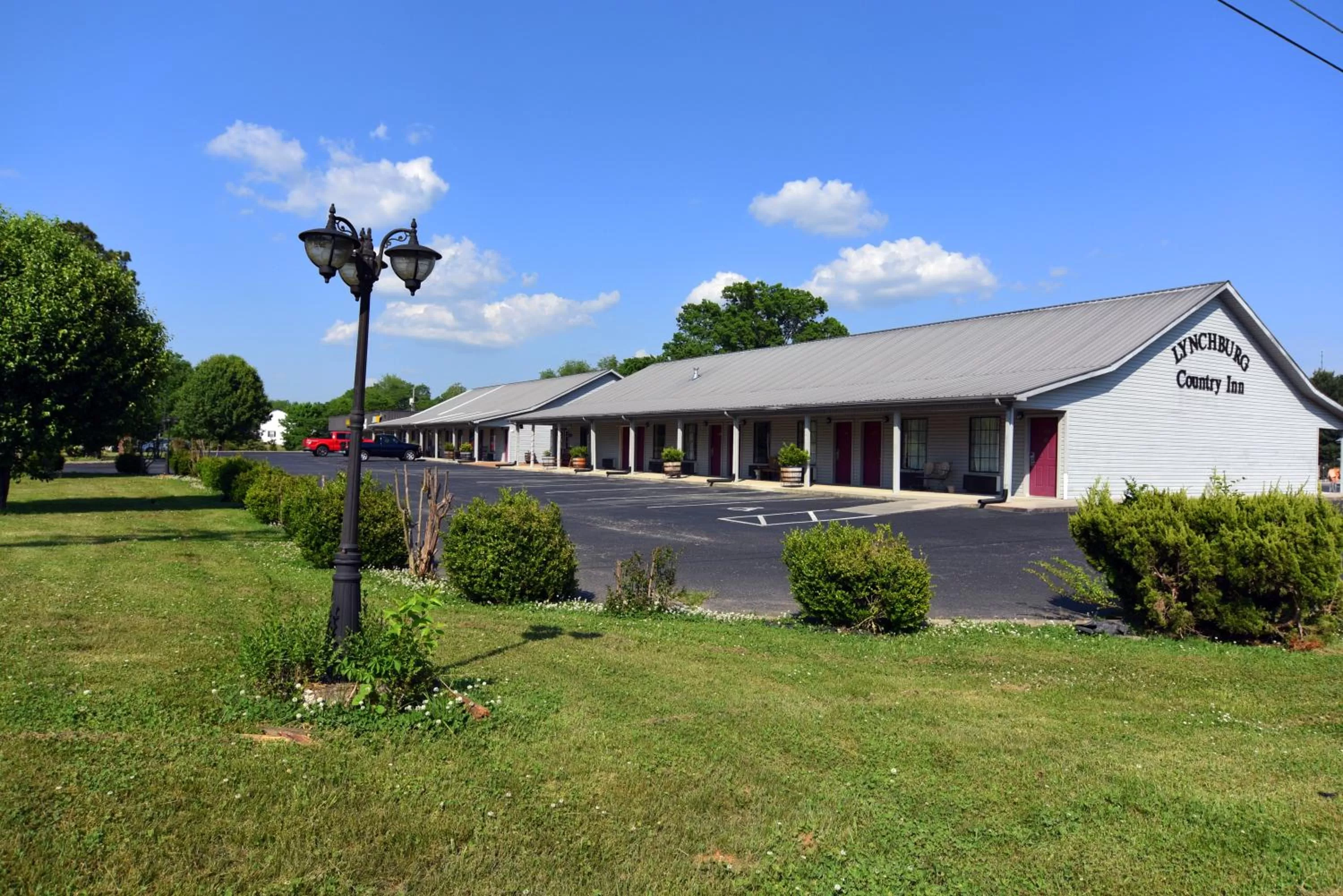Property building in Lynchburg Country Inn