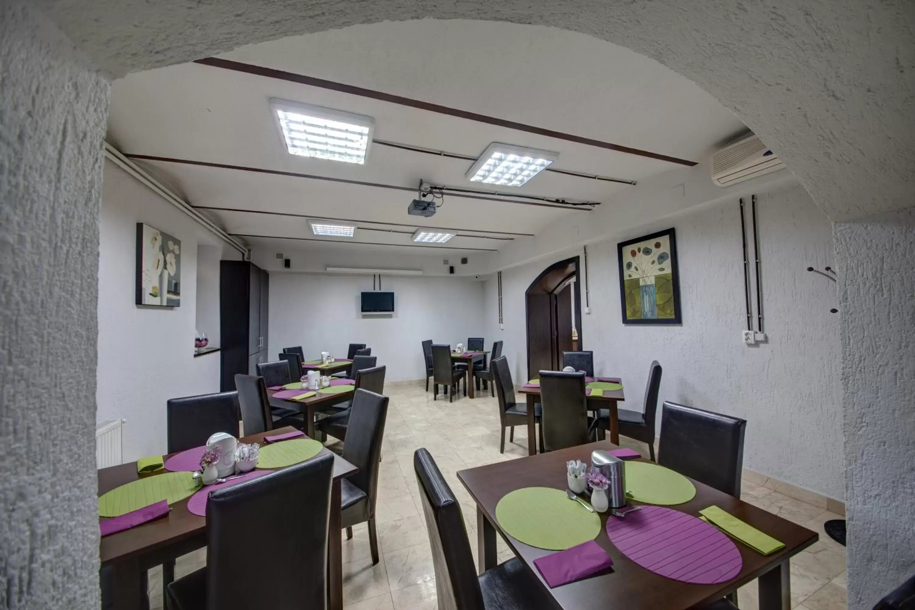 Restaurant/Places to Eat in Atrium Hotel Ateneu City Center