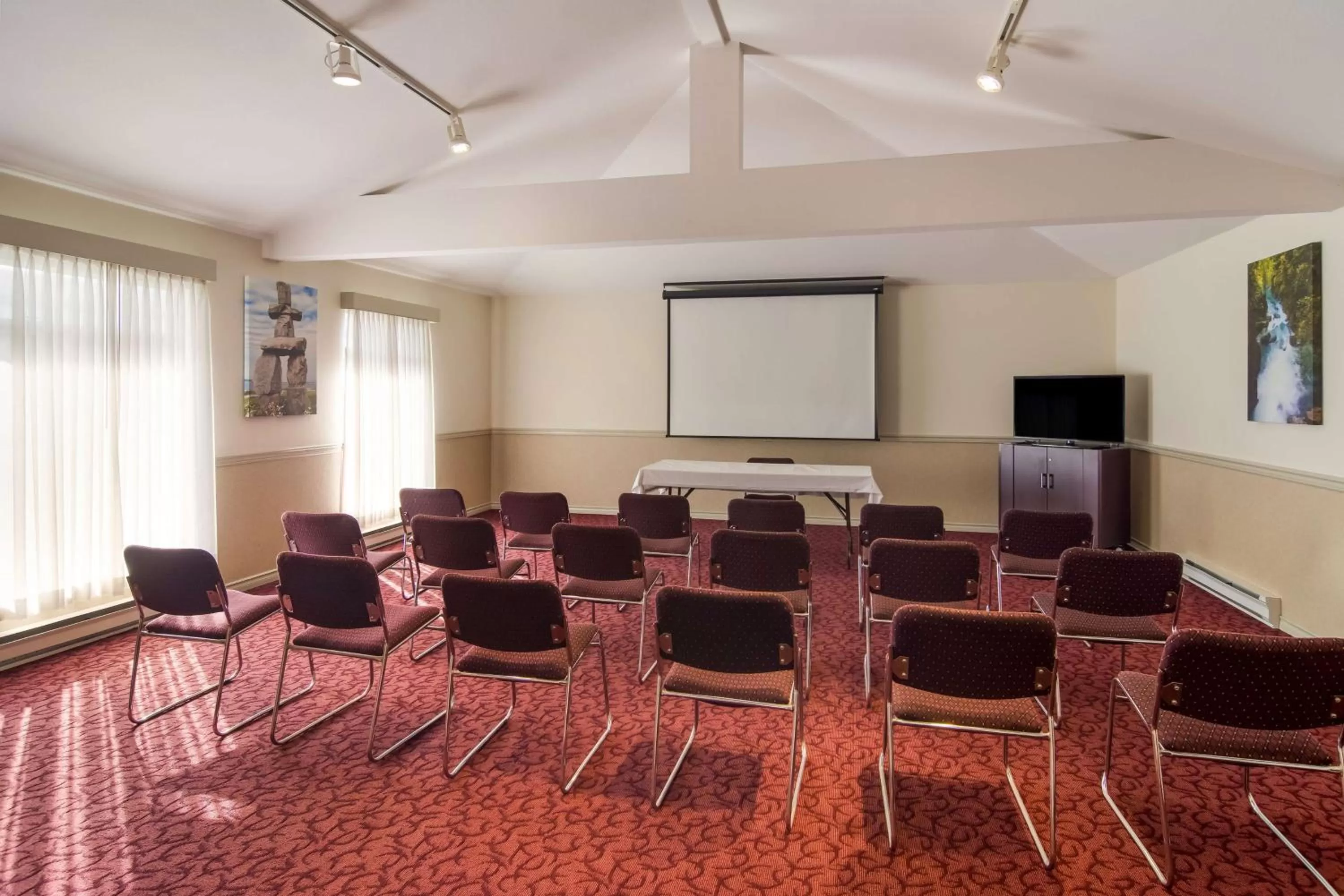 Meeting/conference room in SureStay Hotel by Best Western North Vancouver Capilano