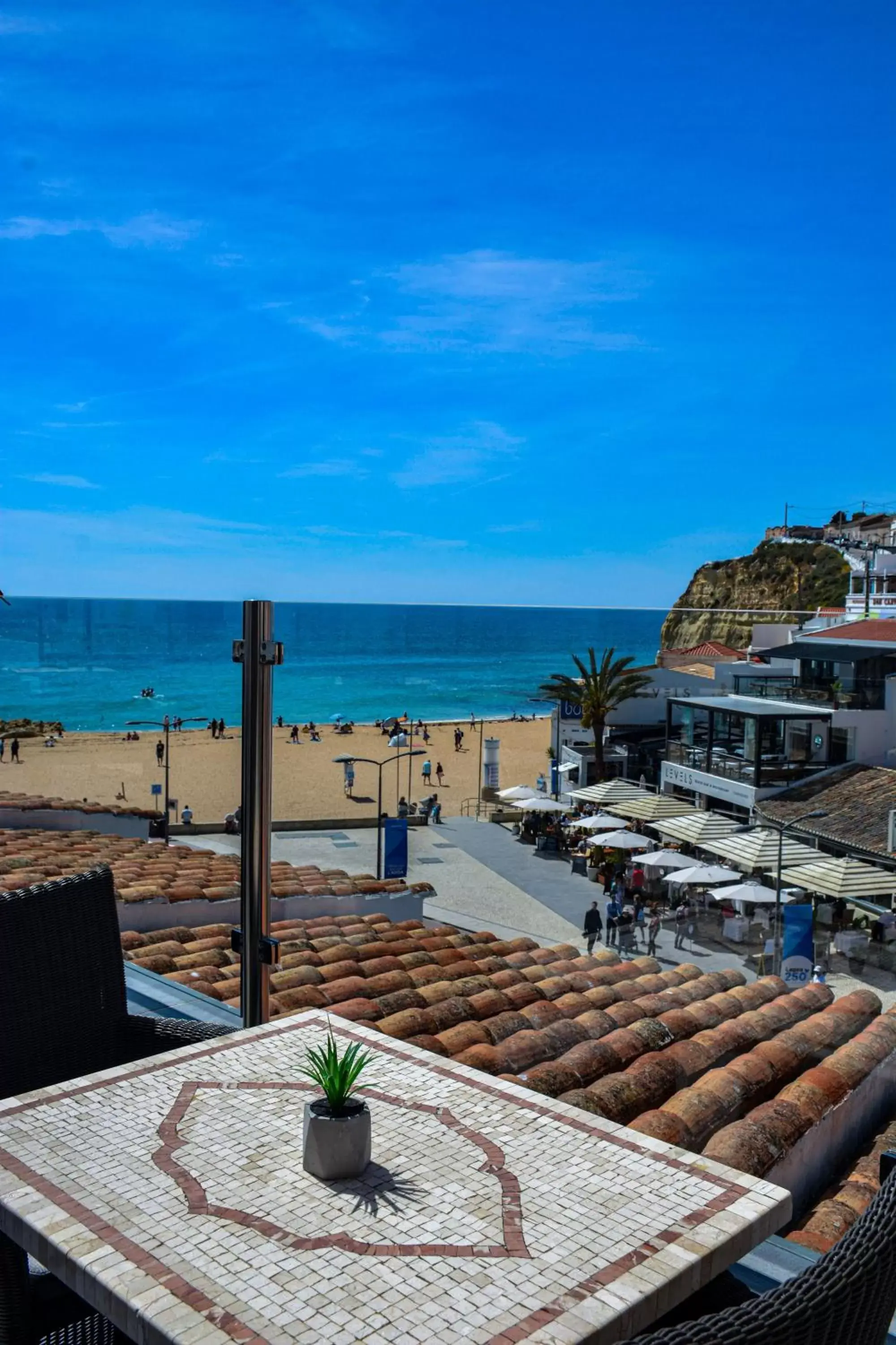 Lounge or bar in Hotel Carvoeiro Plaza