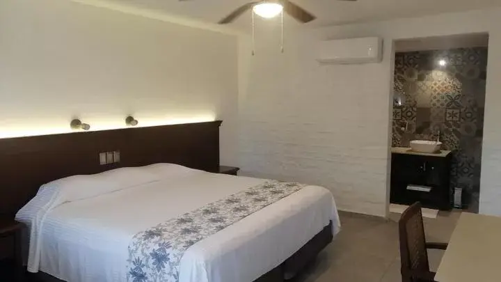 Superior King Room in Hotel Puerta Chichen Superior King Room in Hotel Puerta Chichen