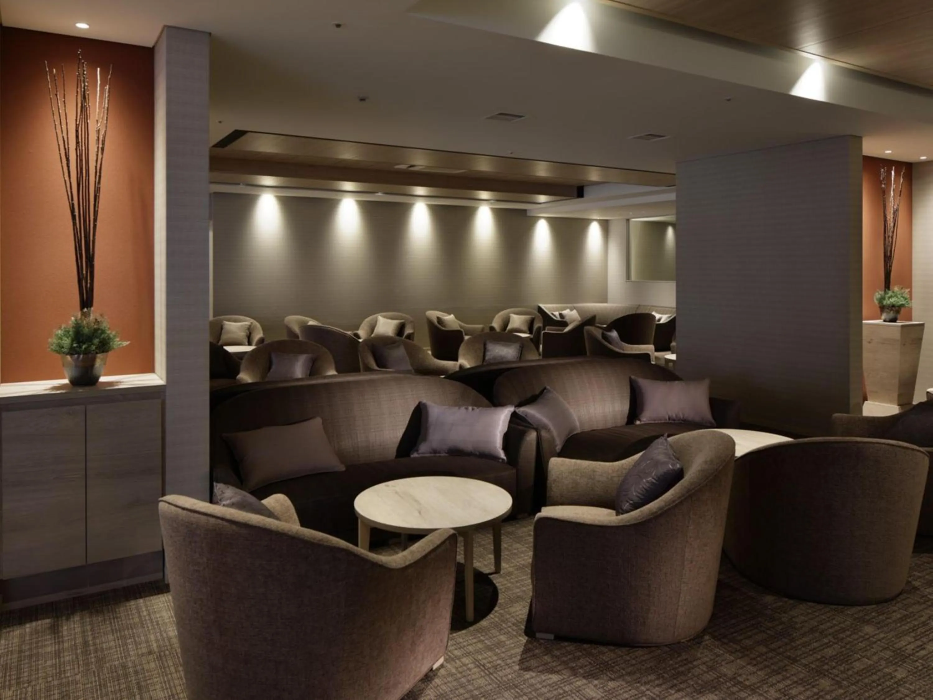 Lounge or bar in Kobe Minato Onsen Ren