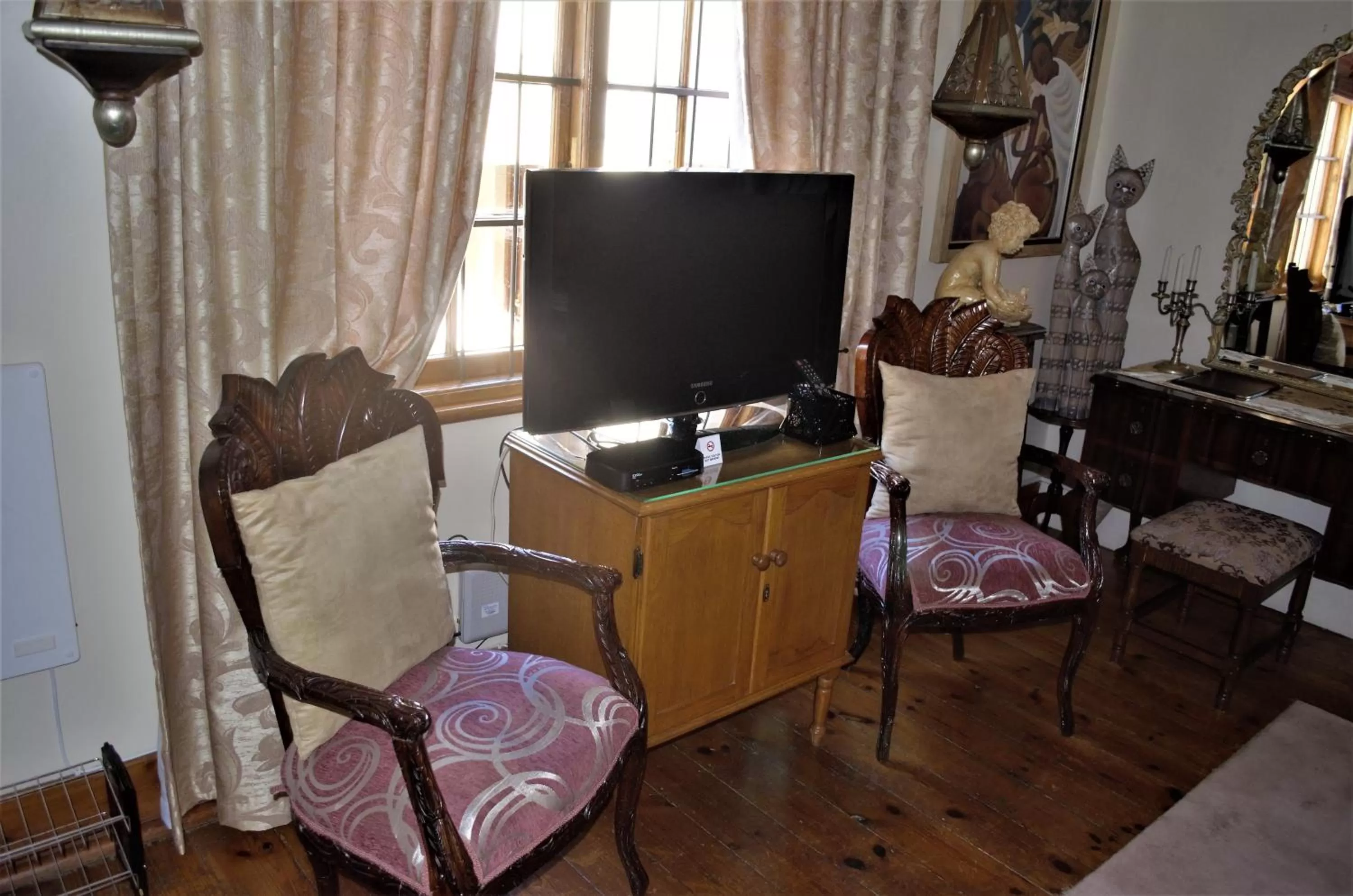 TV and multimedia in 79 On Ridge