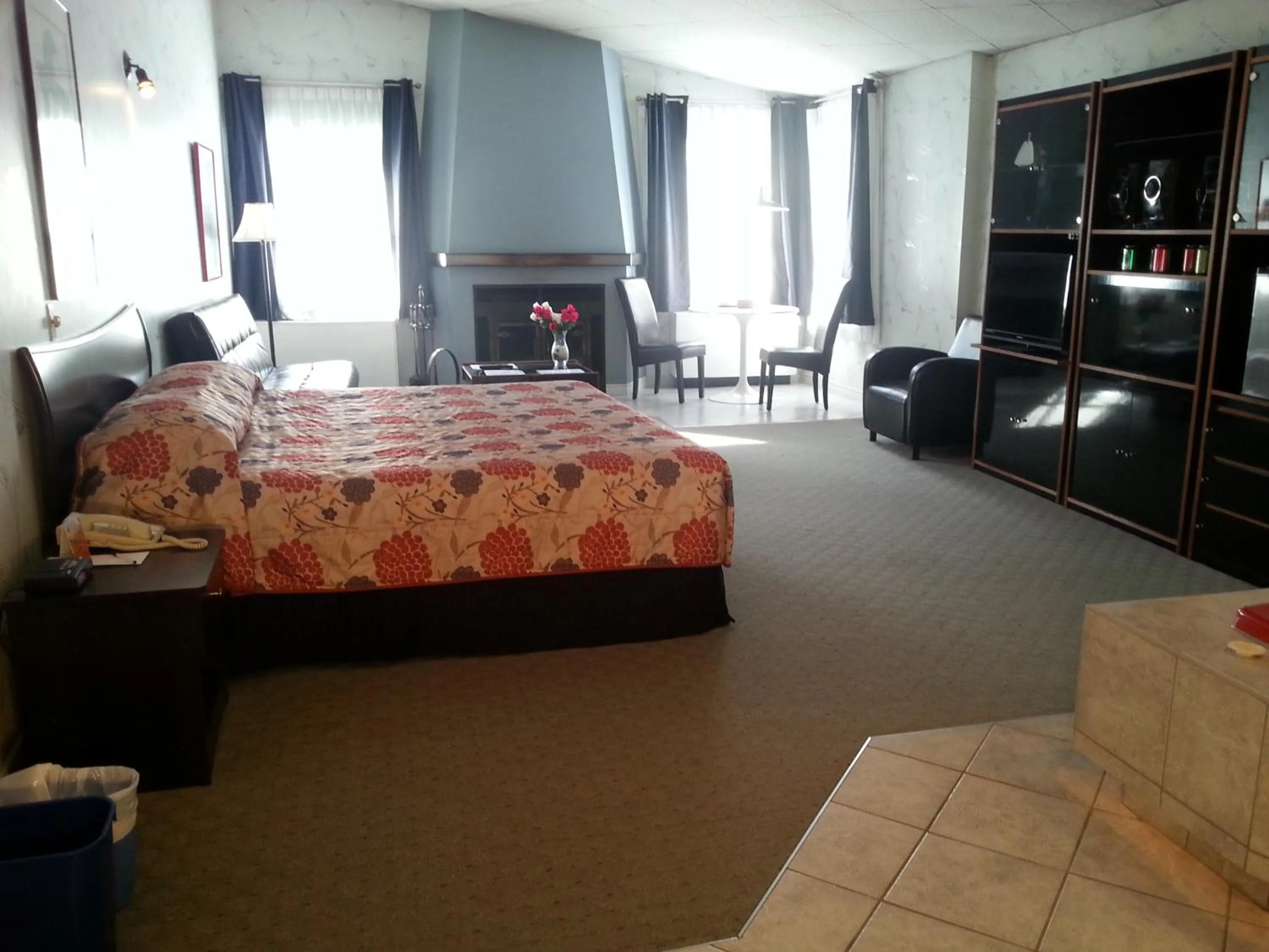 Photo of the whole room, Bed in Hotel Motel La Marquise